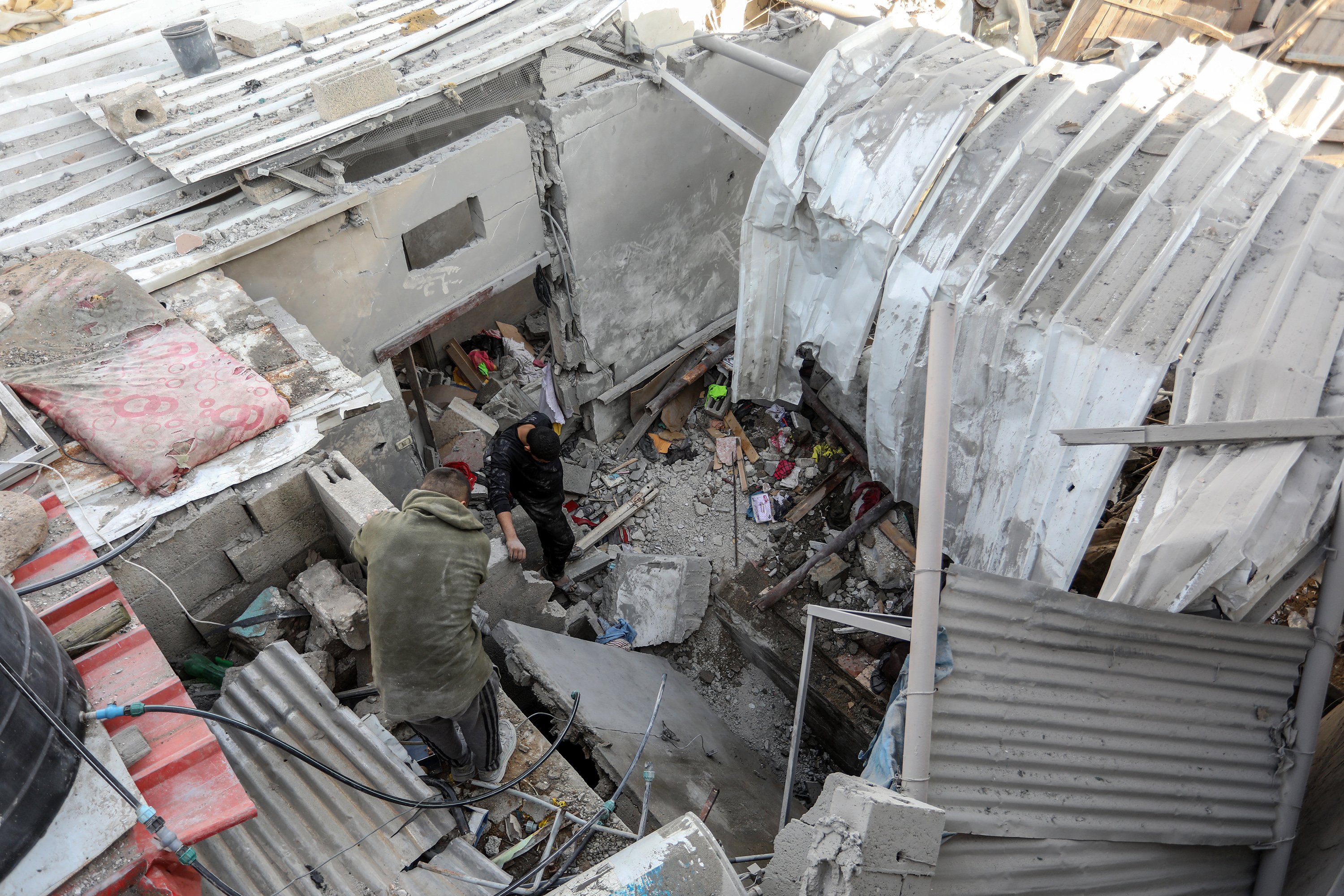 AA-20231207-33123535-33123526-ISRAIL_ORDUSUNUN_GAZZE_SERIDINE_GECE_BOYUNCA_DUZENLEDIGI_SALDIRILARDA_COK_SAYIDA_KISI_OLDU