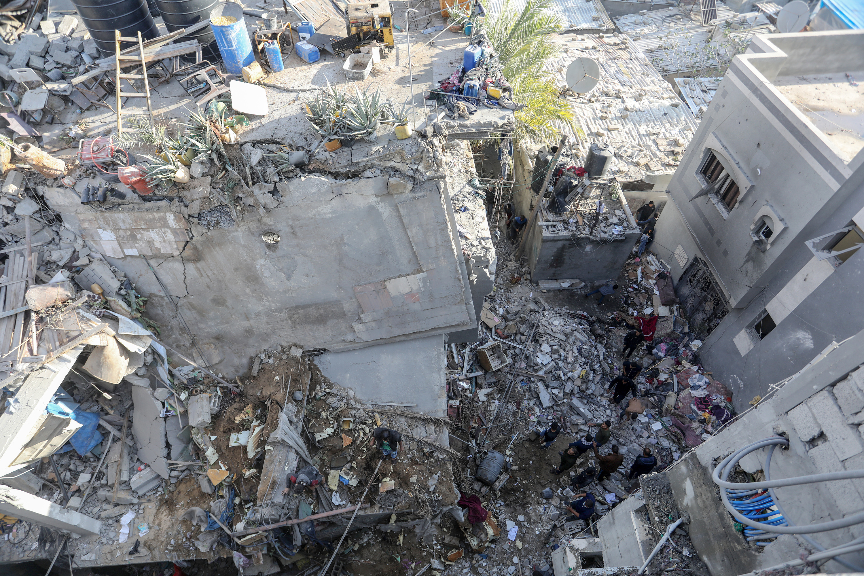 AA-20231207-33123535-33123527-ISRAIL_ORDUSUNUN_GAZZE_SERIDINE_GECE_BOYUNCA_DUZENLEDIGI_SALDIRILARDA_COK_SAYIDA_KISI_OLDU