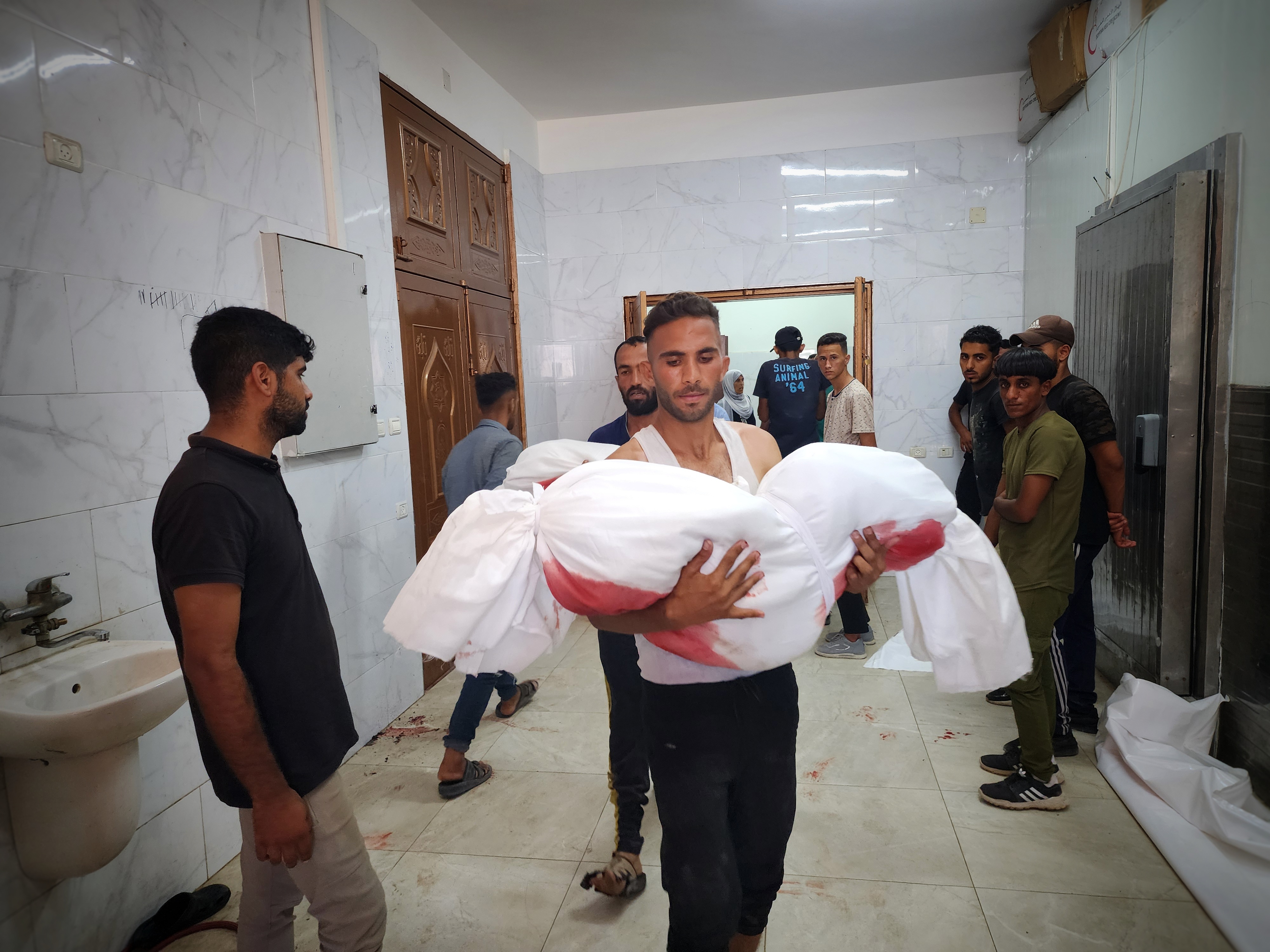 AA-20240717-35167455-35167454-ISRAILIN_HAN_YUNUS_KENTINE_DUZENLEDIGI_SALDIRILARDA_COK_SAYIDA_FILISTINLI_OLDU_VE_YARALANDI