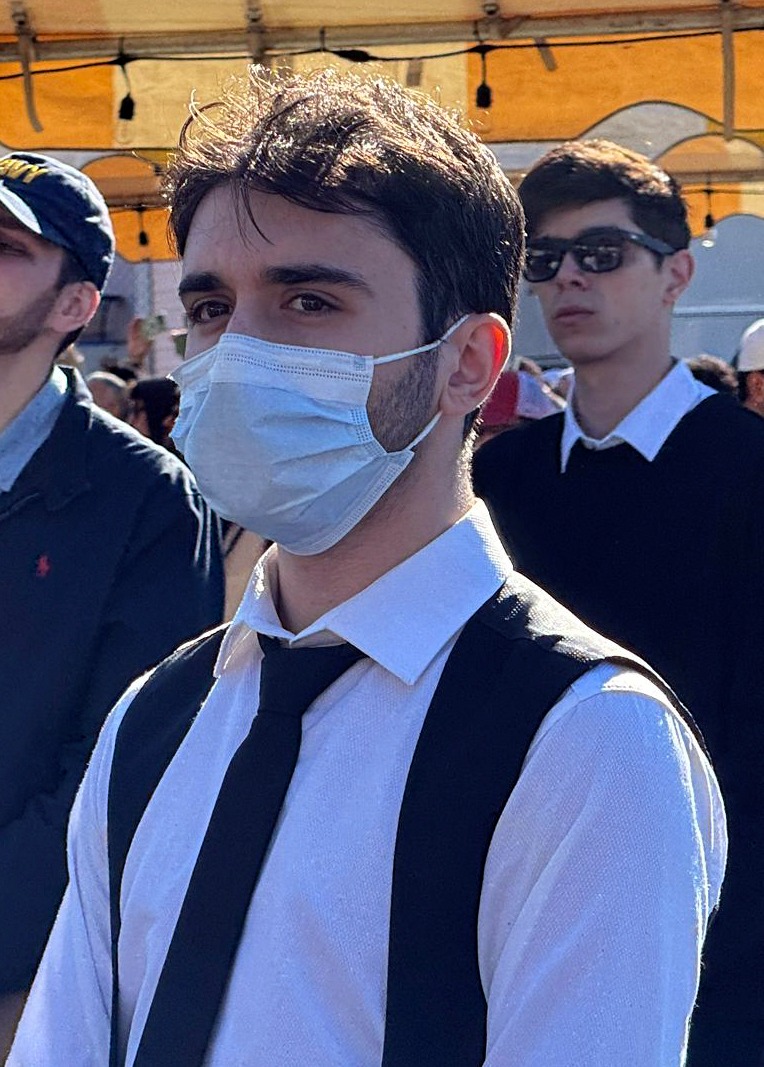 AA-20241024-36006132-36006114-OLEN_FETO_ELEBASI_GULEN_ICIN_GELEN_ORGUT_MENSUPLARI_ARASINDA_YUZ_GIZLEME_CABALARI_DIKKATI_CEKTI