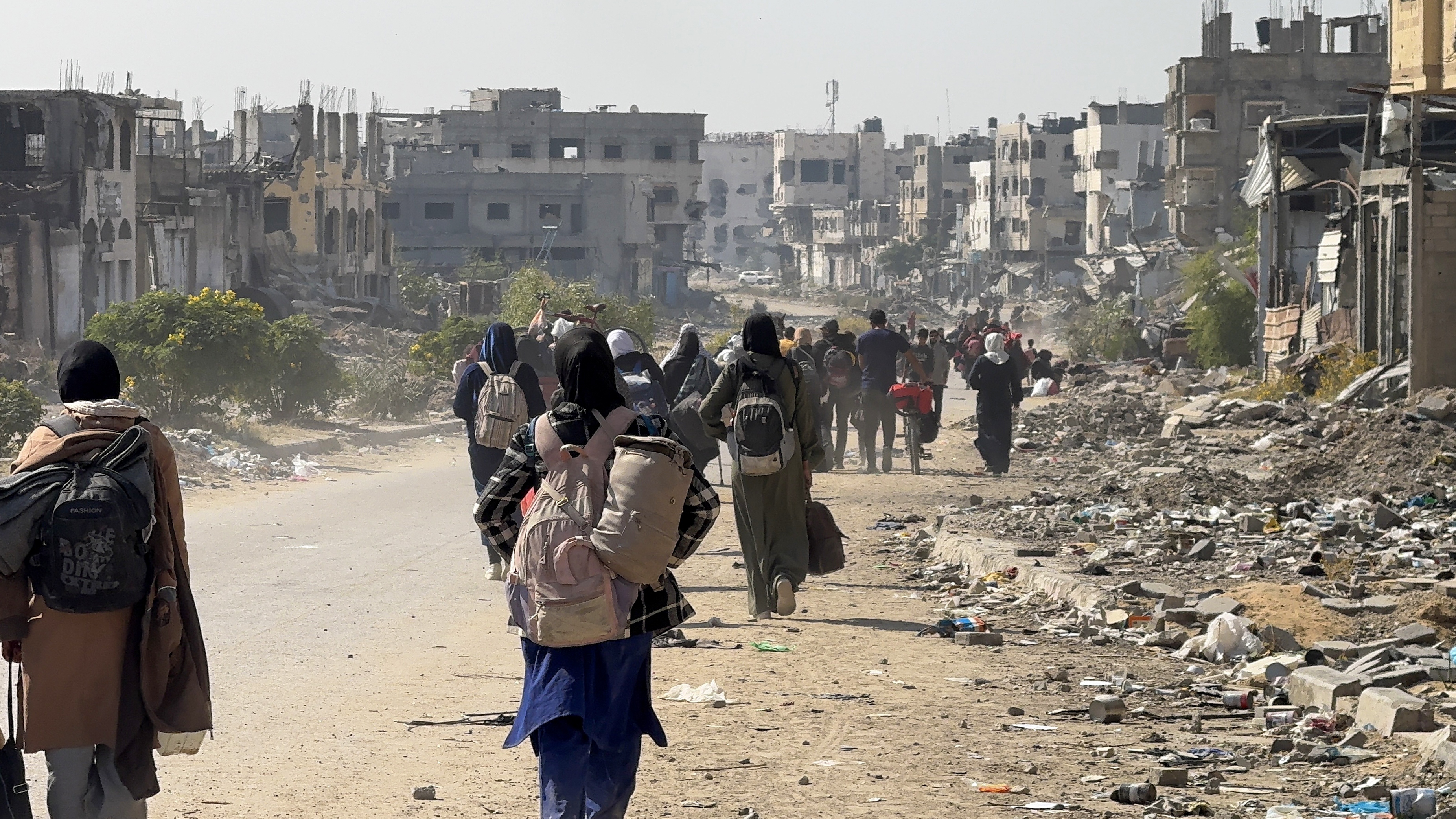 AA-20241106-36121806-36121805-ISRAIL_ORDUSU_GAZZENIN_KUZEYINDEKI_FILISTINLILERI_BIR_KEZ_DAHA_ZORLA_GOC_ETTIRIYOR