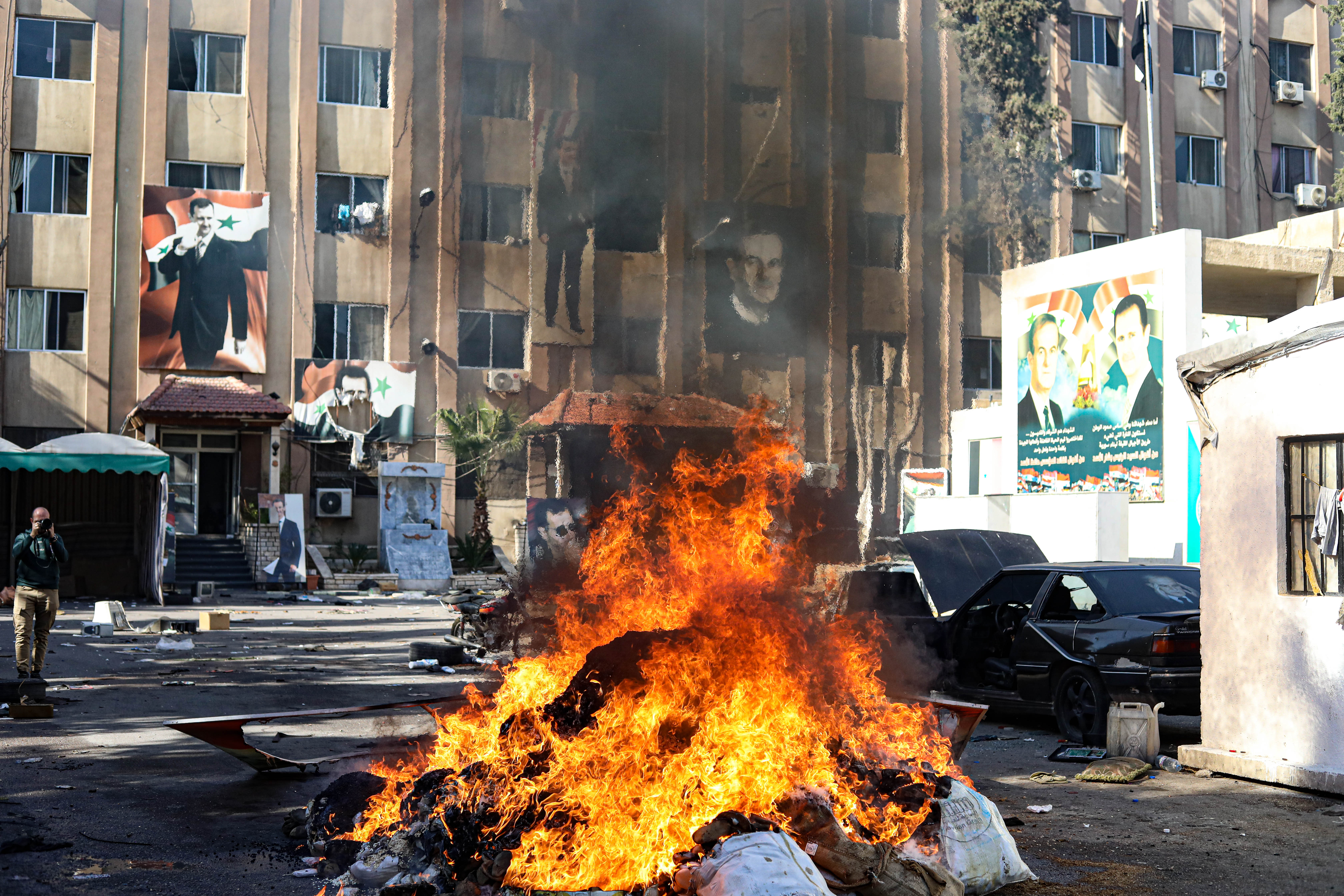 AA-20241225-36581265-36581251-COKEN_REJIMIN_SAMDAKI_ISTIHBARAT_YERLESKESINDE_ELE_GECIRILEN_BUYUK_MIKTARDA_UYUSTURUCU_MADDE_IMHA_EDILDI_1