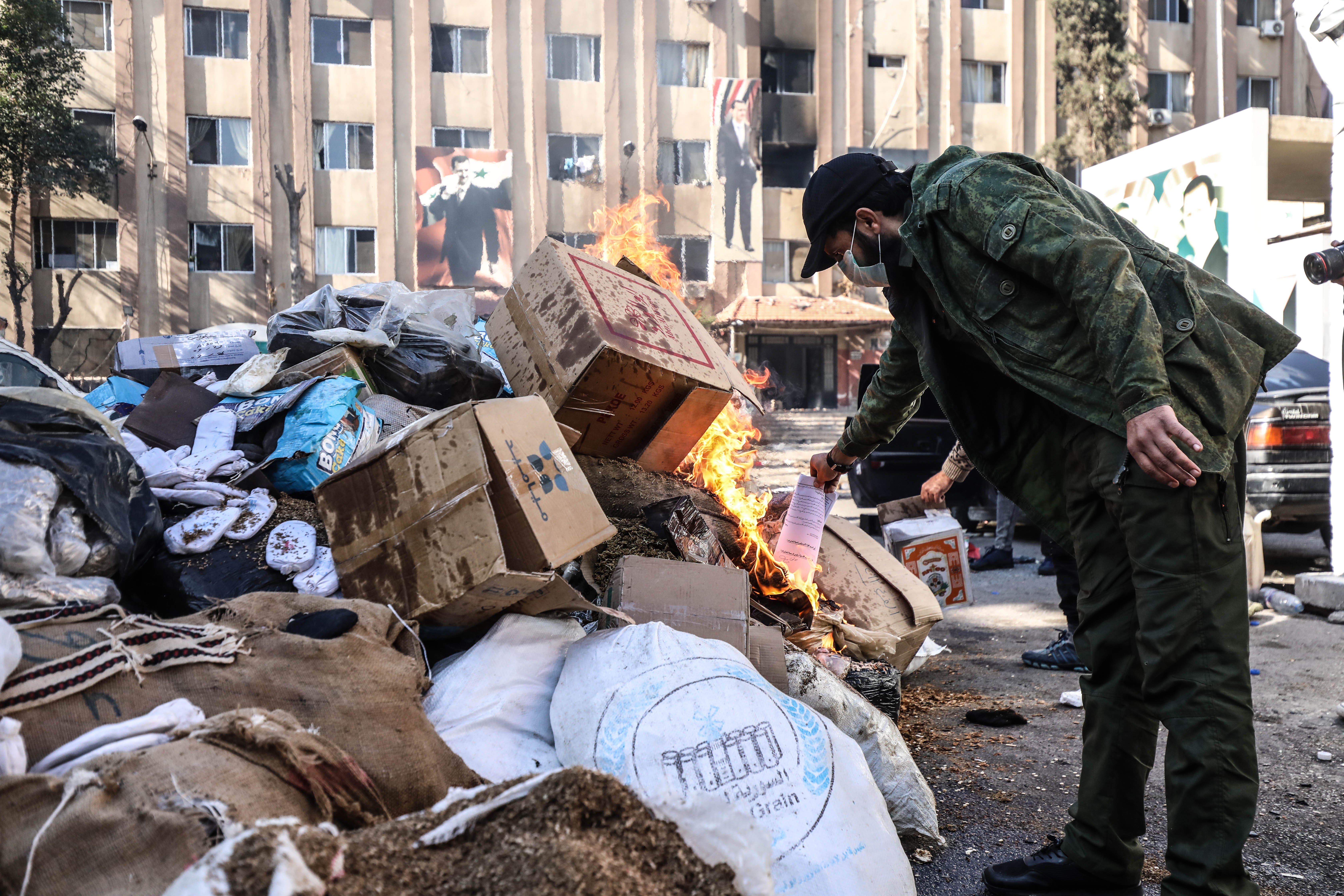 AA-20241225-36581265-36581256-COKEN_REJIMIN_SAMDAKI_ISTIHBARAT_YERLESKESINDE_ELE_GECIRILEN_BUYUK_MIKTARDA_UYUSTURUCU_MADDE_IMHA_EDILDI_1