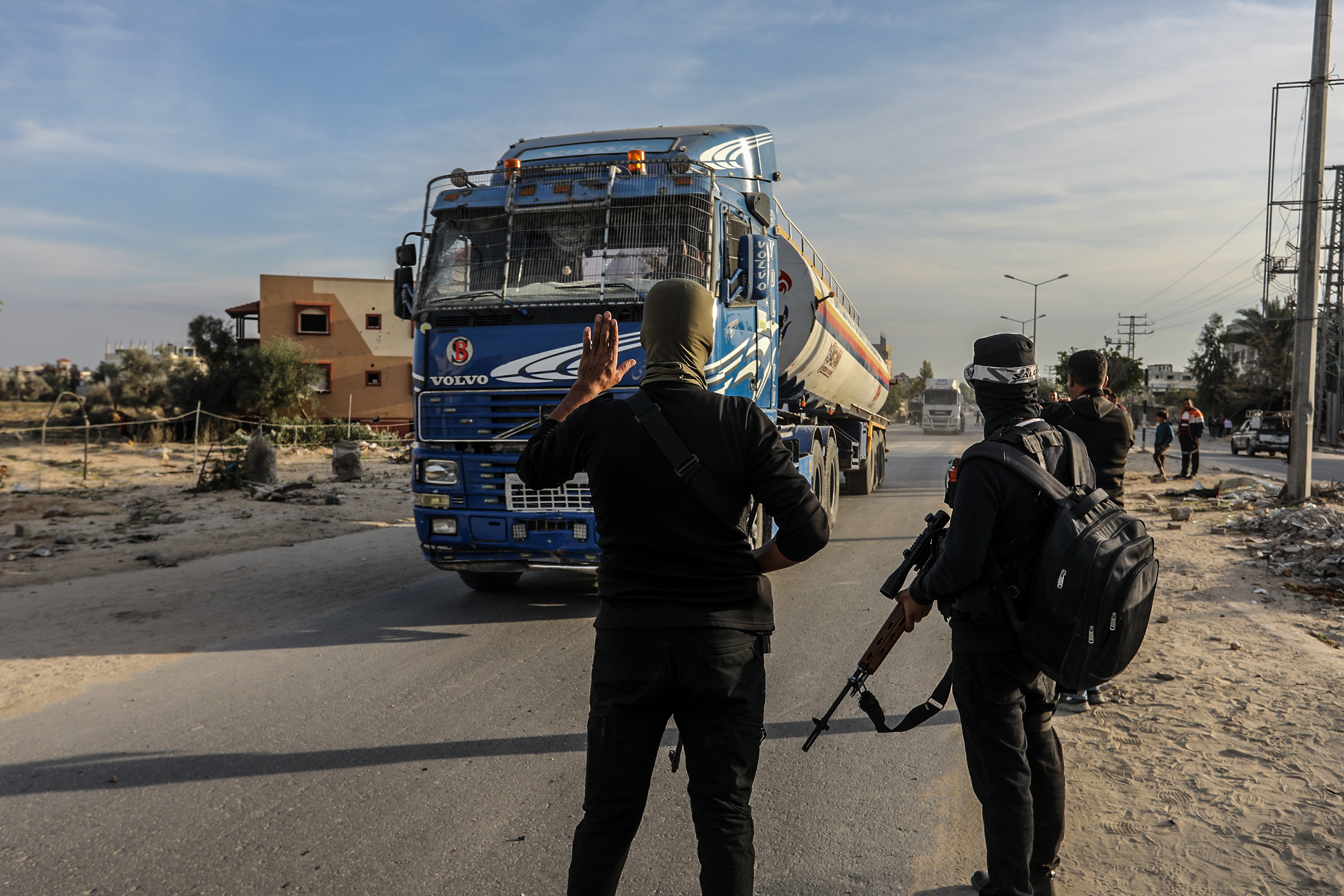 AA-20250119-36799362-36799348-ATESKESIN_ARDINDAN_YARDIM_TIRLARI_KARAM_ABU_SALEM_SINIR_KAPISINDAN_GECEREK_GAZZE_SERIDINE_ULASTI