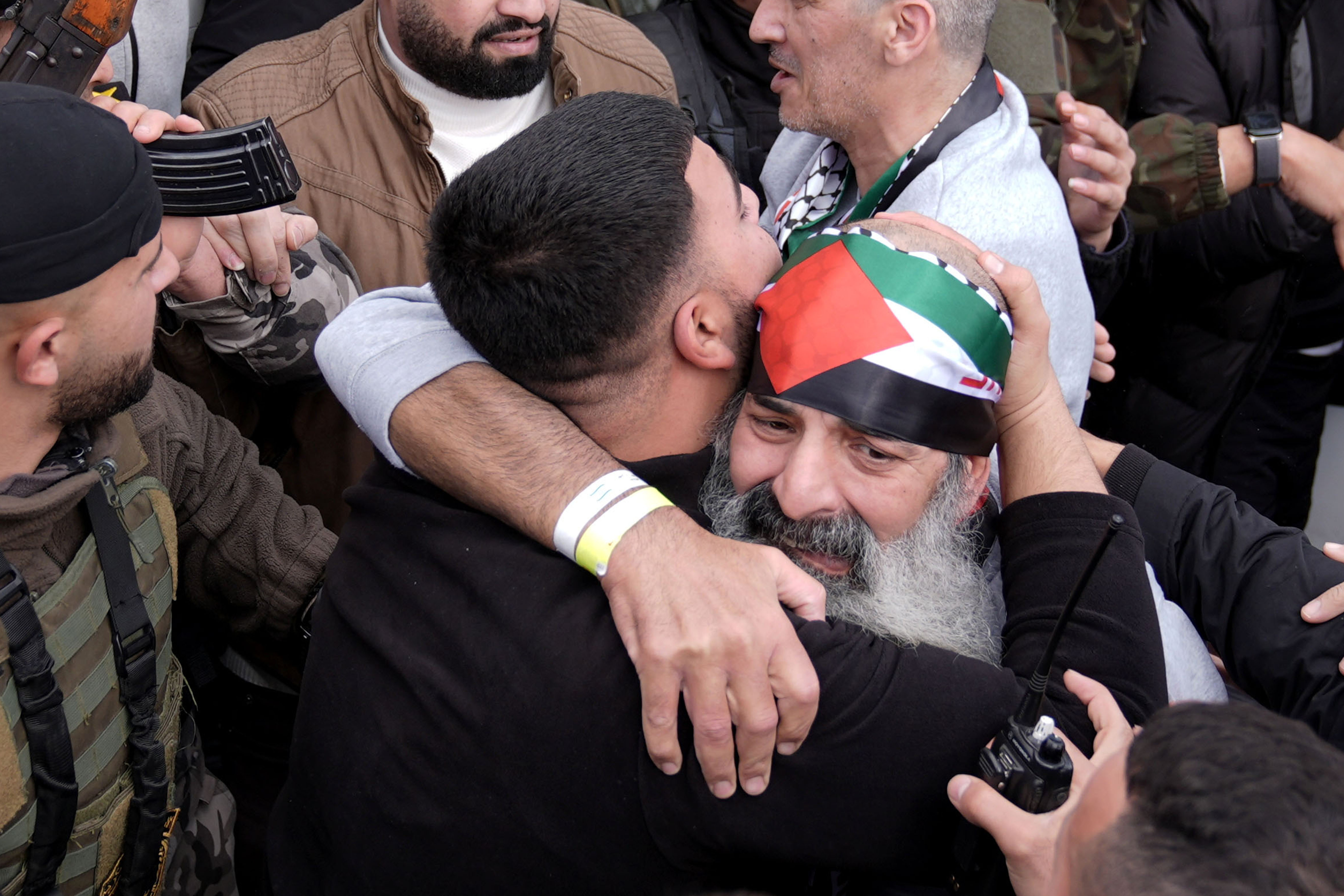 AA-20250201-36927304-36927283-HAMAS_ILE_ISRAIL_ARASINDAKI_TAKASI_KAPSAMINDA_SERBEST_BIRAKILAN_FILISTINLILER_RAMALLAH_KENTINE_ULASTI