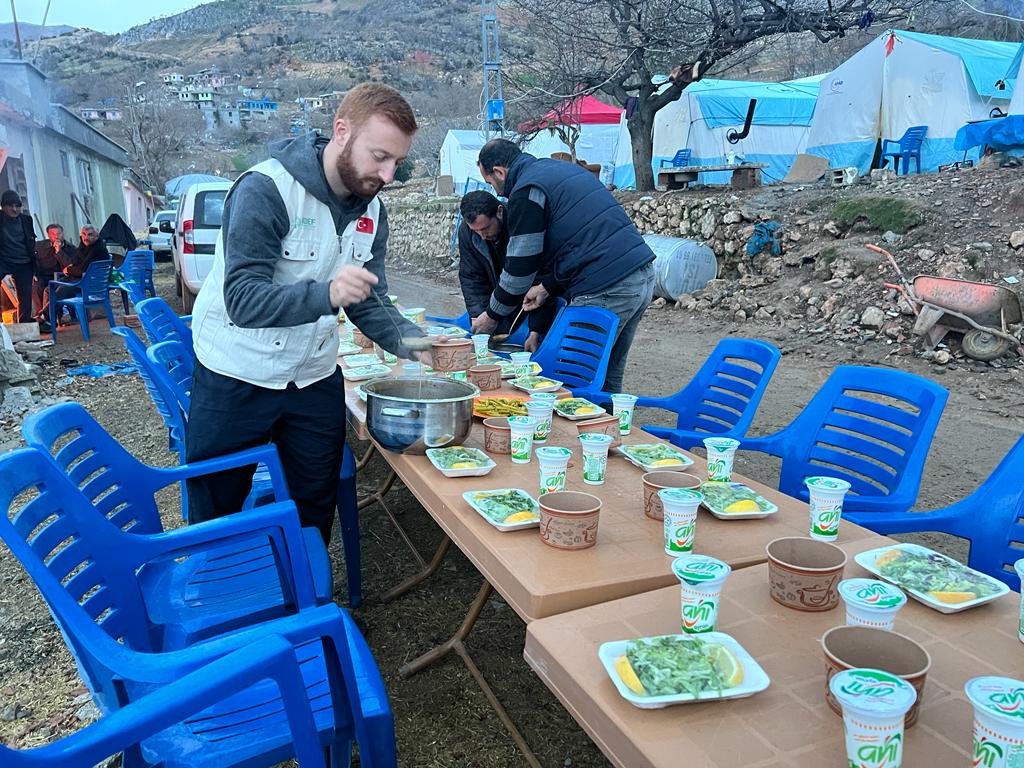 Deprem Bölgesindeki Kazanlar Afetzedeler İçin Kaynıyor-3