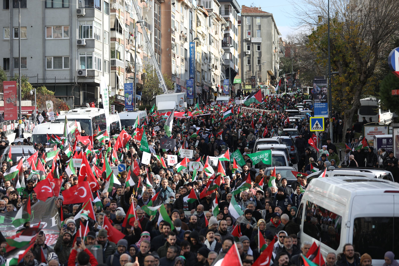 On binler, Üsküdar'da Filistin'e destek için yürüdü (10)