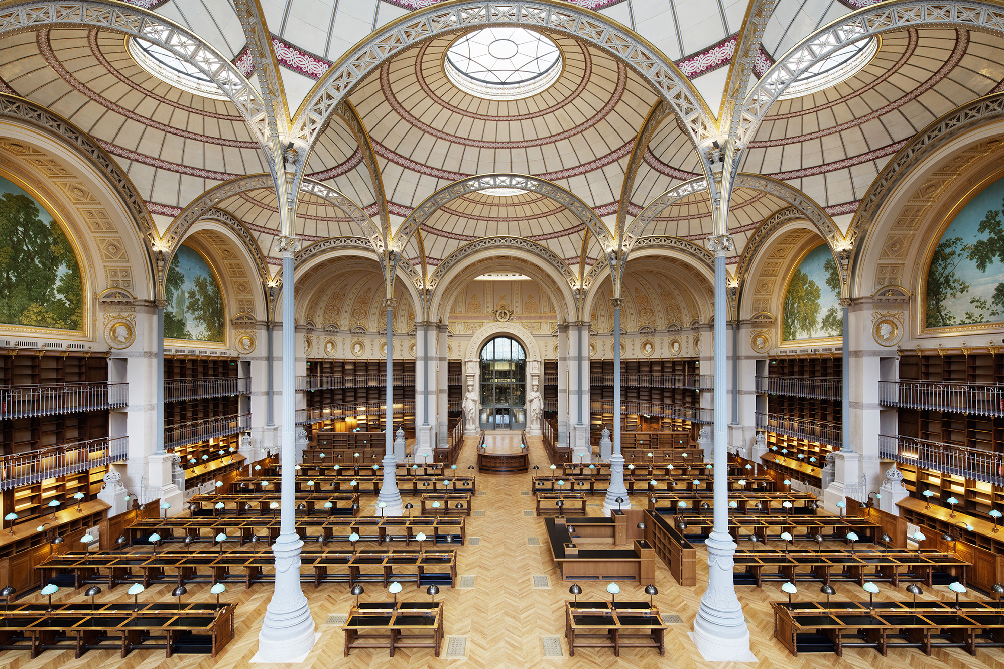 Salle-lecture-Labrouste-Bibliotheque-Nationale-de-France-Richelieu-BNF-Paris-France-Conception-lumiere-L-Observatoire-1-et-8-18-Photo-Takuji-Shimmura