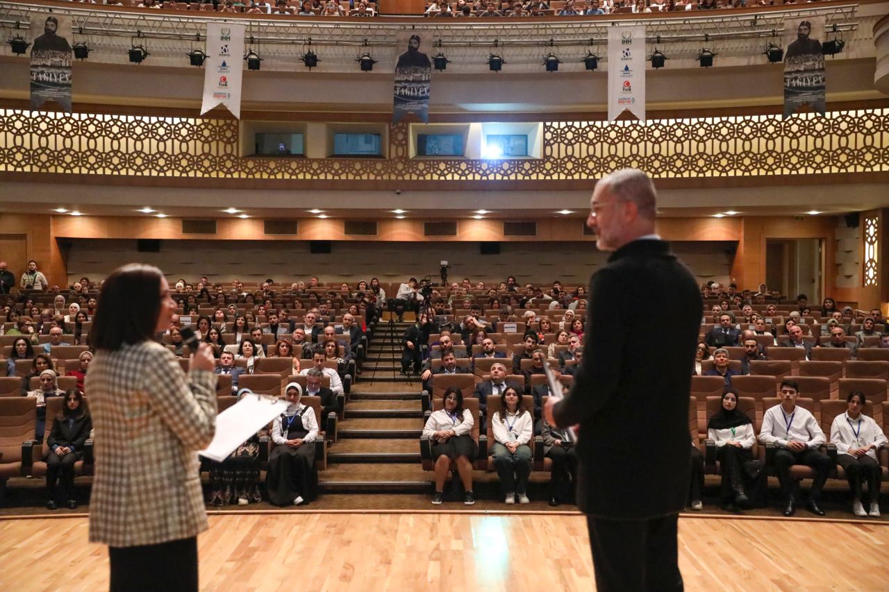 Hacı Zeynelabidin Tağıyev'in Hayatı Anlatan Belgesel Gala Gecesinde İzleyiciyle Buluştu