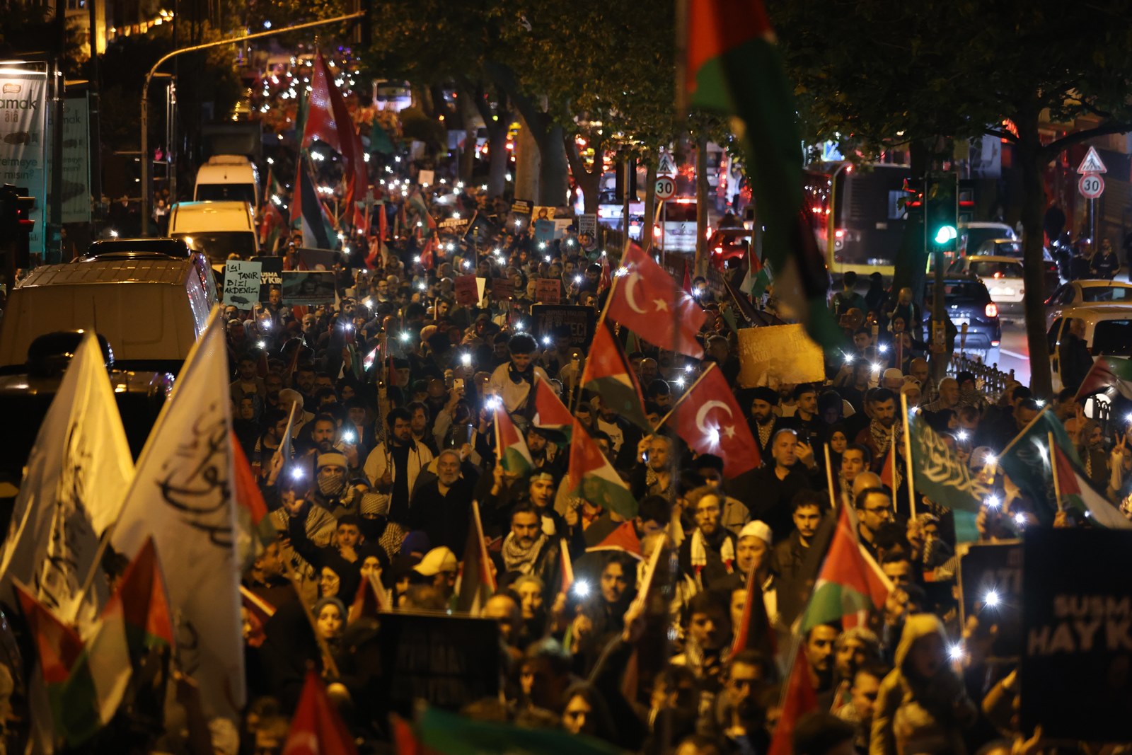 _Fatih'te on binlerce kişi Filistin için yürüdü_ (1)