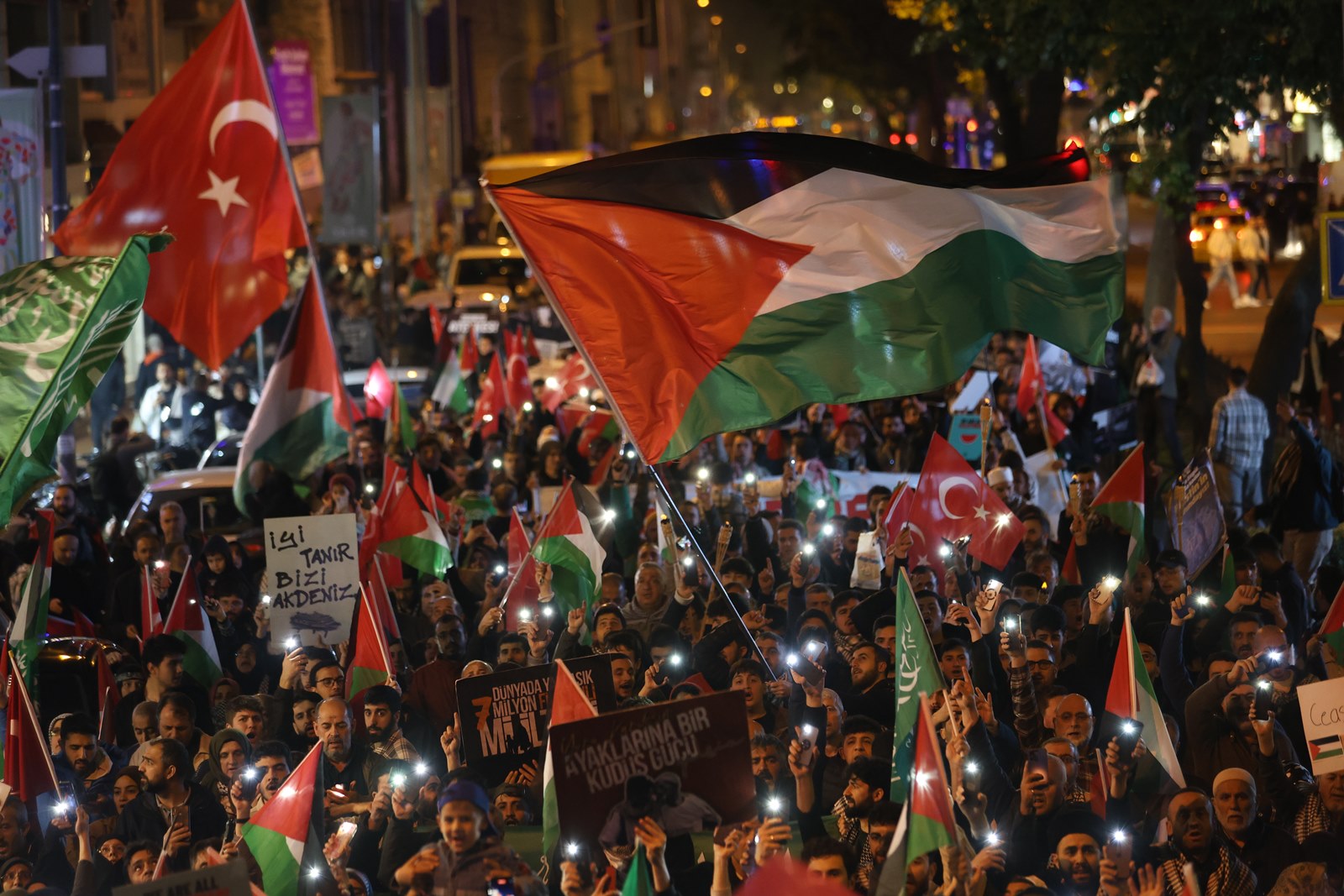 _Fatih'te on binlerce kişi Filistin için yürüdü_ (13)