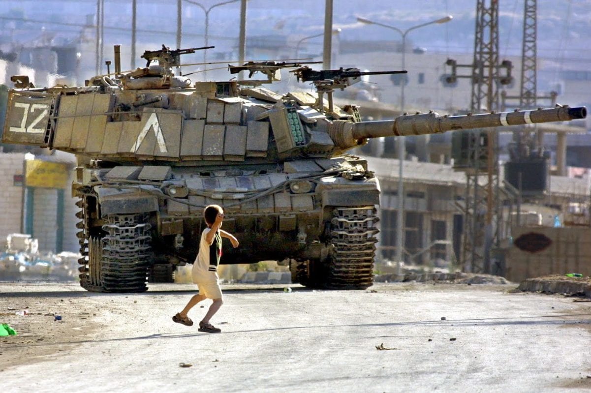 palestinian-child-throwing-rock-at-israeli-tank-photo-by-musa-AL-SHAER-e1481141346313