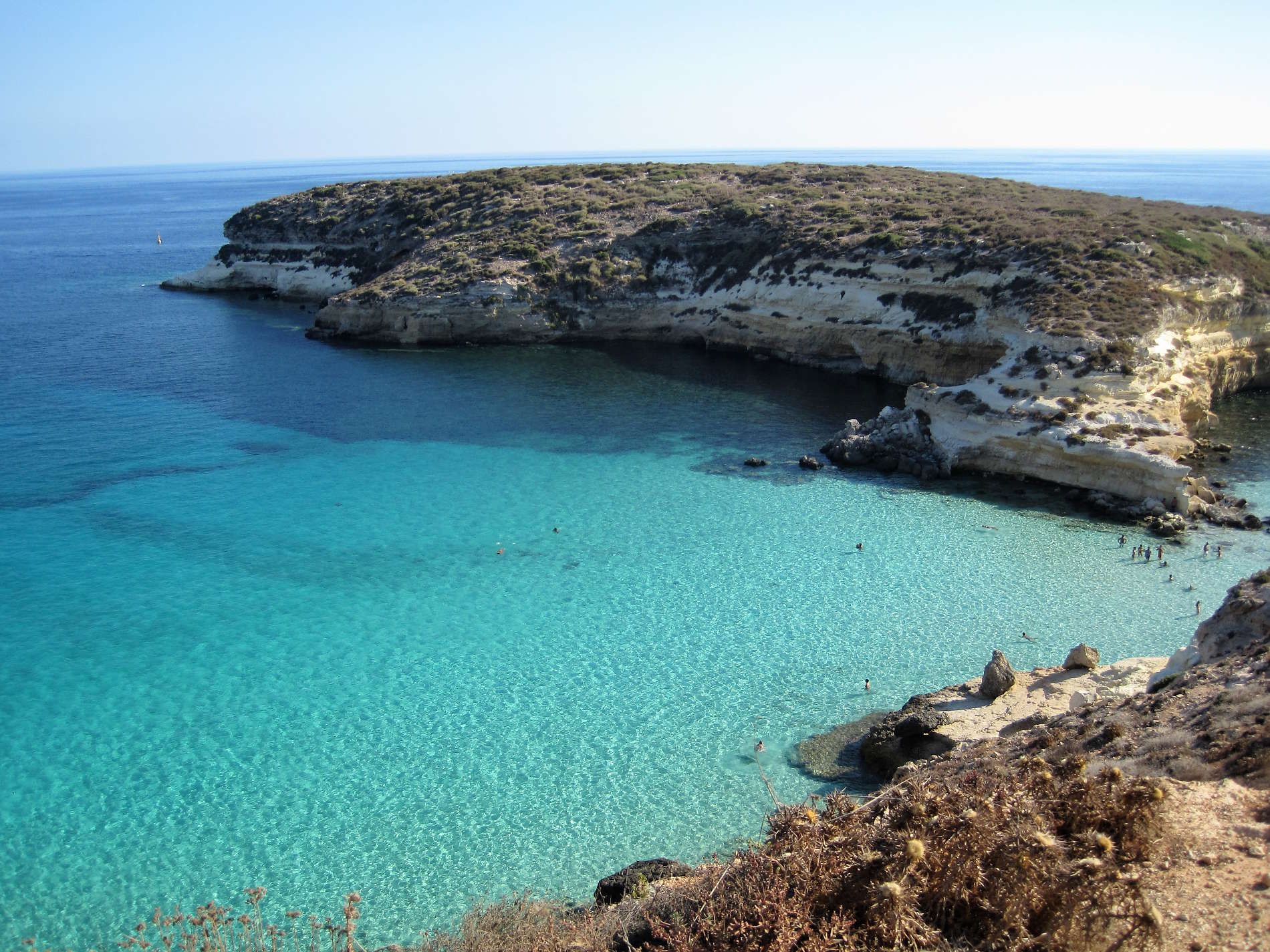 spiaggia-e-isola-dei-conigli-vacanze-a-lampedusa-panorama-spuntidiviaggio