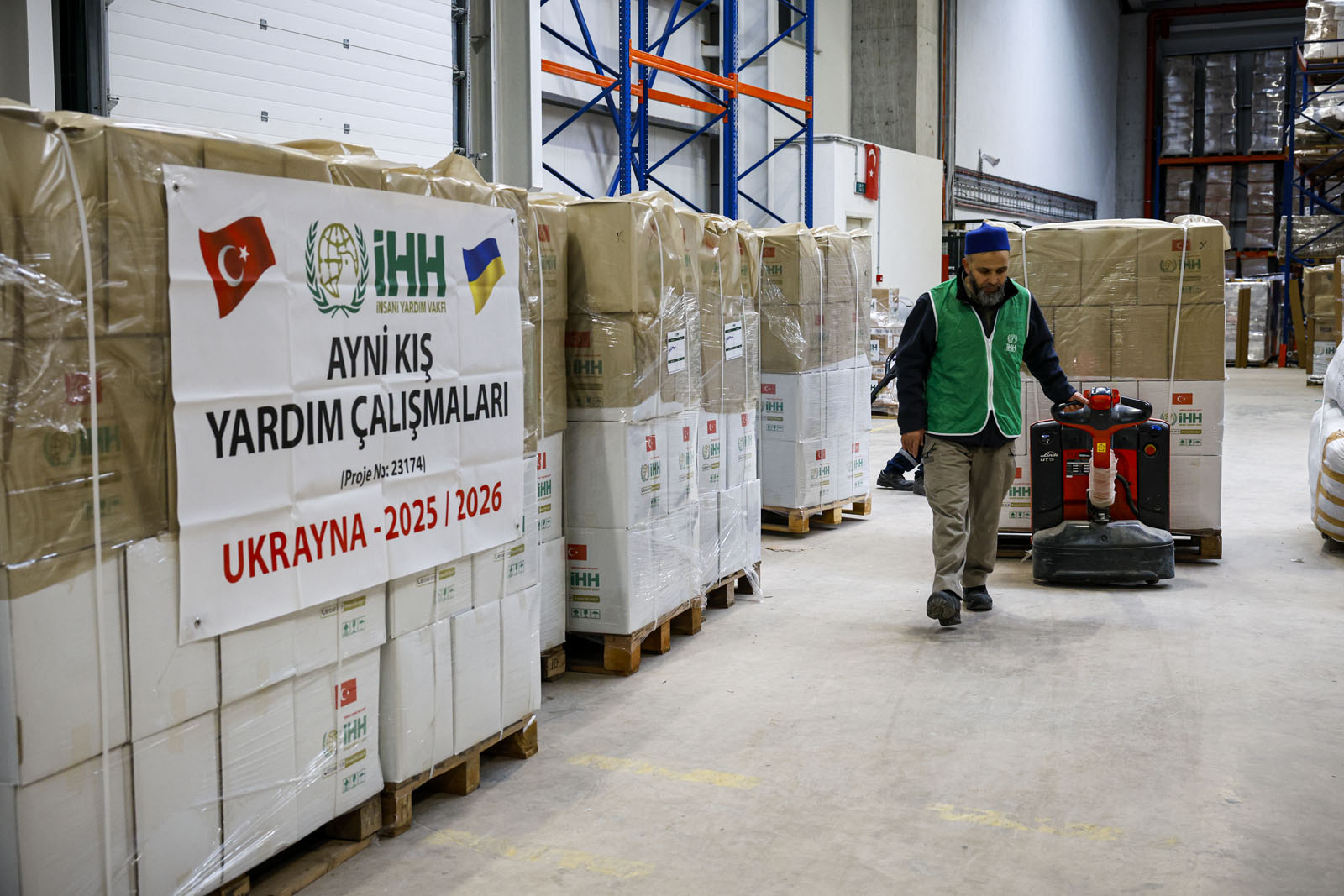 İHH savaş mağduru Ukraynalılara 4 tır yardım gönderiyor (5)