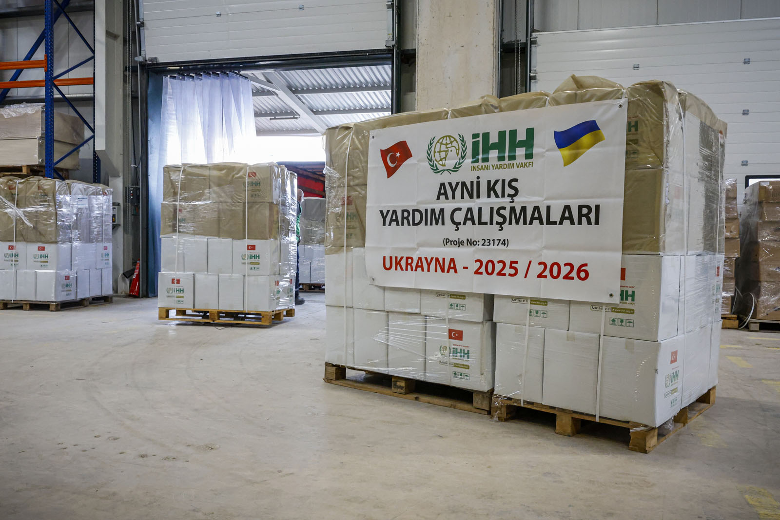 İHH savaş mağduru Ukraynalılara 4 tır yardım gönderiyor (6)