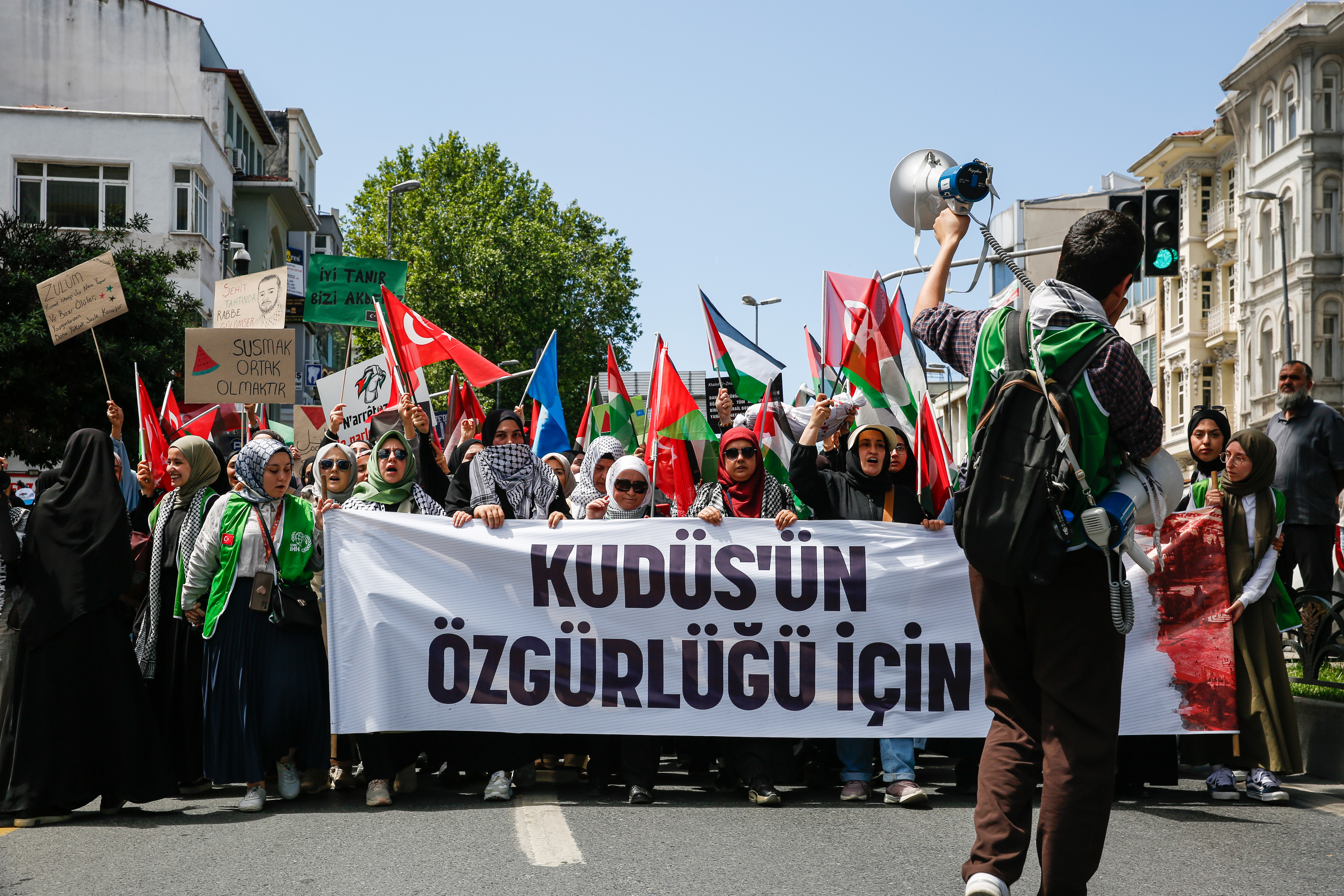 İstanbul'da Mavi Marmara Şehitlerini Anma ve Dayanışma Yürüyüşü