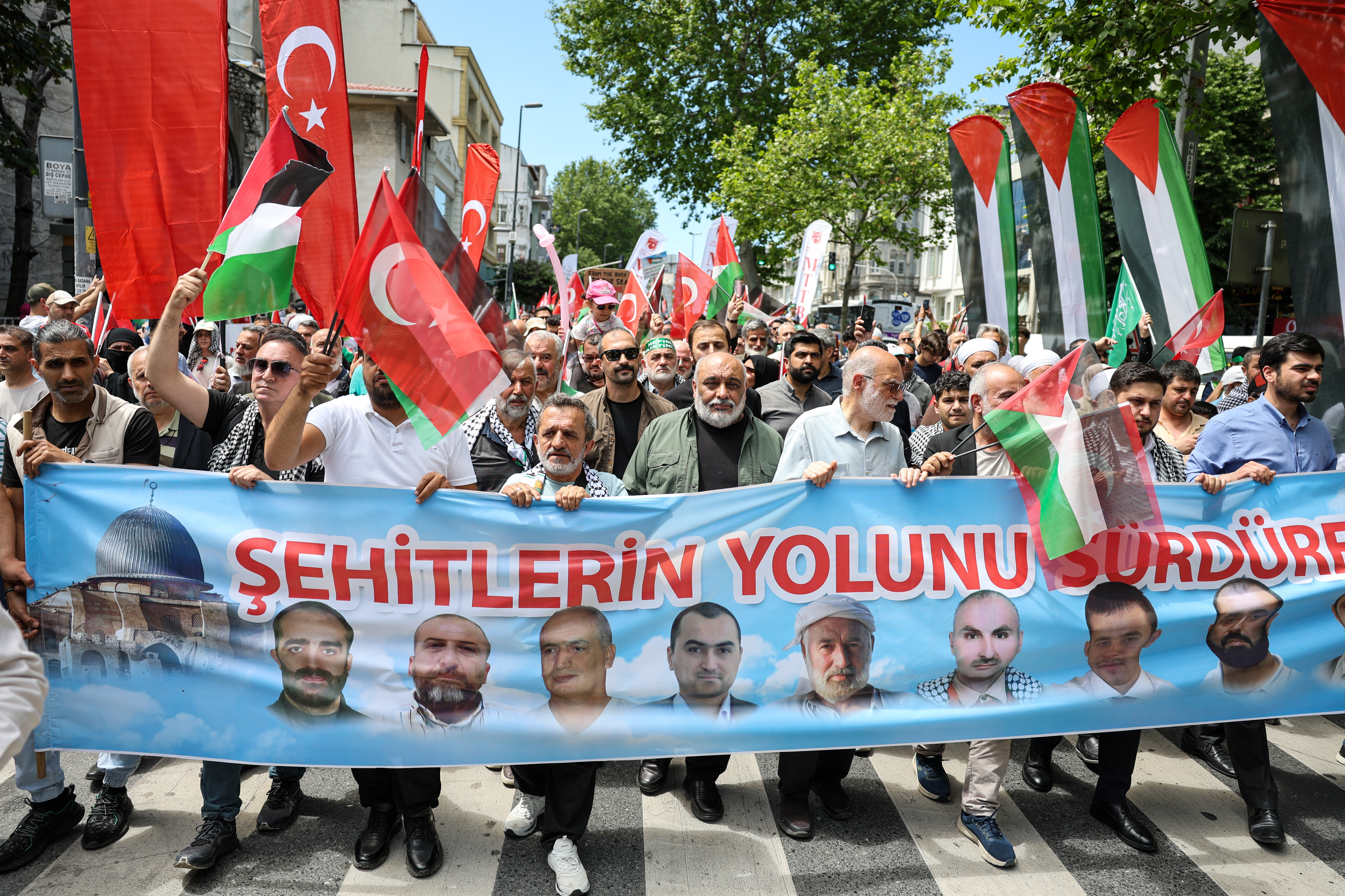 İstanbul'da Mavi Marmara Şehitlerini Anma ve Dayanışma Yürüyüşü