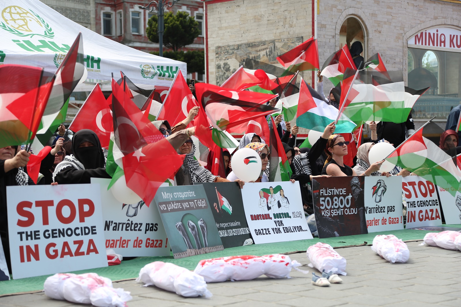 İsrail'in İnsanlık Suçları ve Yardım Engellemeleri