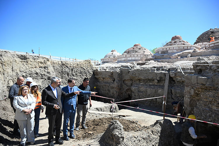 Restorasyon Çalışmalarını İnceleyen Yetkililer ve Alınan Bilgiler