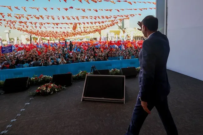 0x0-asrin-insasinda-300-bininci-konut-teslim-edildi-bakan-kurum-her-sey-yeniden-basliyor-1757175987216