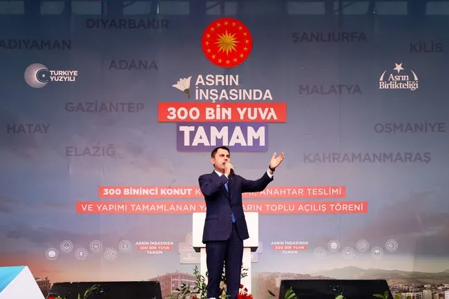 0x0-asrin-insasinda-300-bininci-konut-teslim-edildi-bakan-kurum-her-sey-yeniden-basliyor-1757175988867
