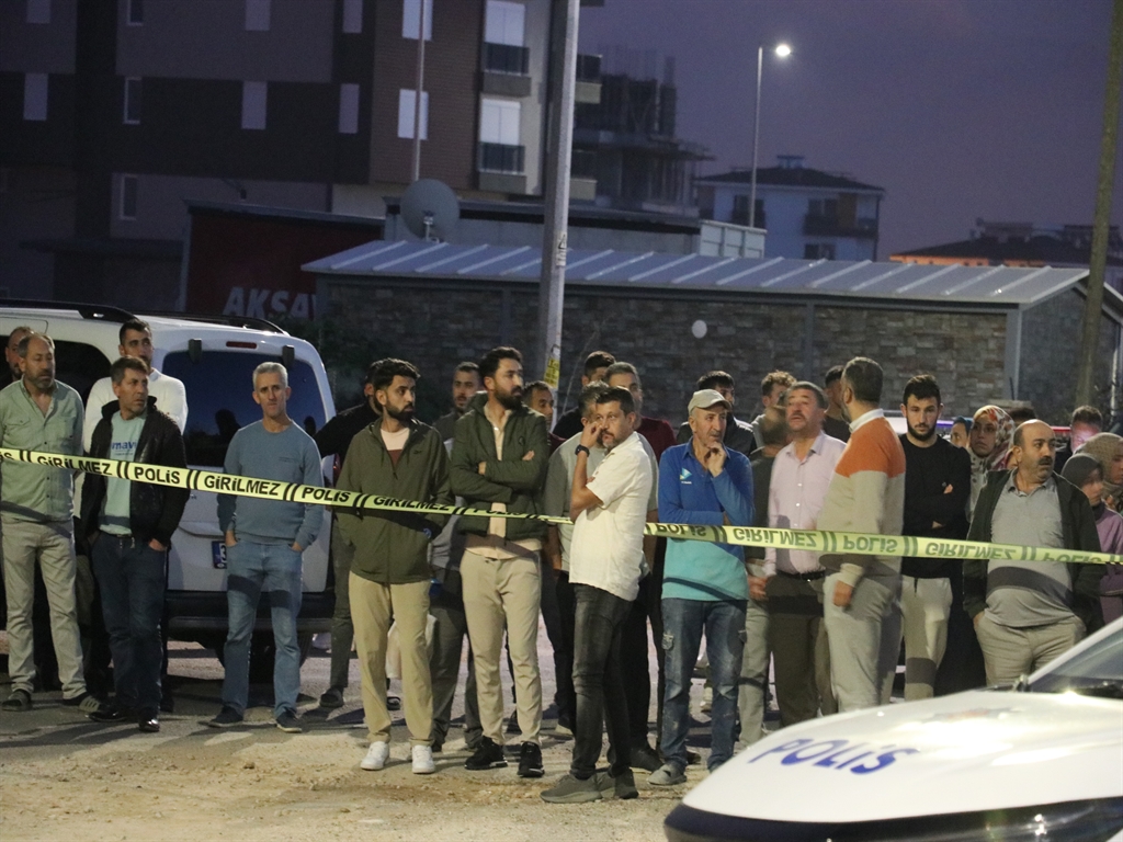 Kepez'de Aile İçinde Feci Dahili Olay: Polis Memuru Kendini ve Ailesini Vurdu