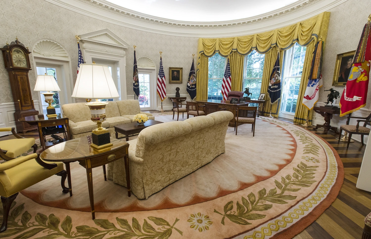 171025-white-house-renovation-oval-office-ew-517p
