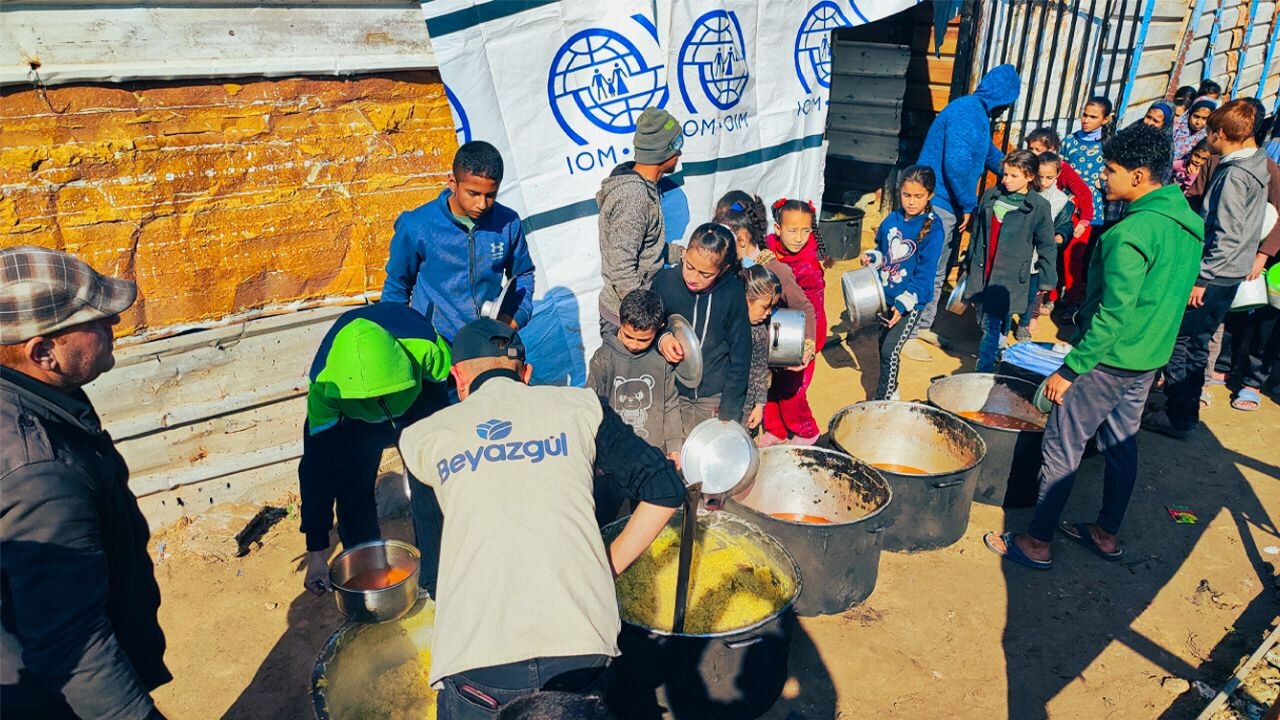 Gazze'de Beyazgül ile İnsanlık Zinciri: Yardımların Kesintisiz İzi