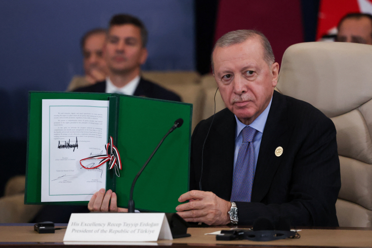 2025-10-13T163308Z_2055833792_RC24BHAZX6A1_RTRMADP_3_ISRAEL-PALESTINIANS-EGYPT-SUMMIT