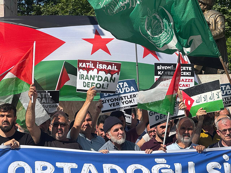 Filistin Halkına Destek İçin Bir Araya Gelen Kalabalık