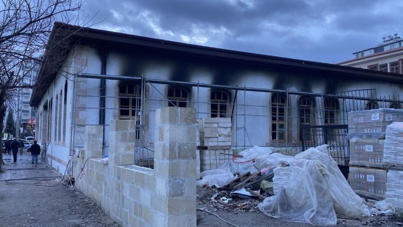 3860880_9a13f44ed29b19994f97340726e78690