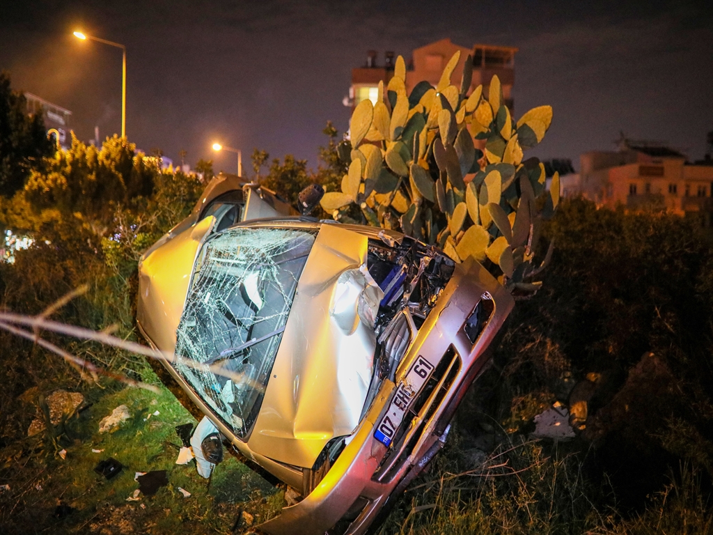 Konyaaltı'nda Feci Kaza: Polis Memuru Hayatını Kaybetti