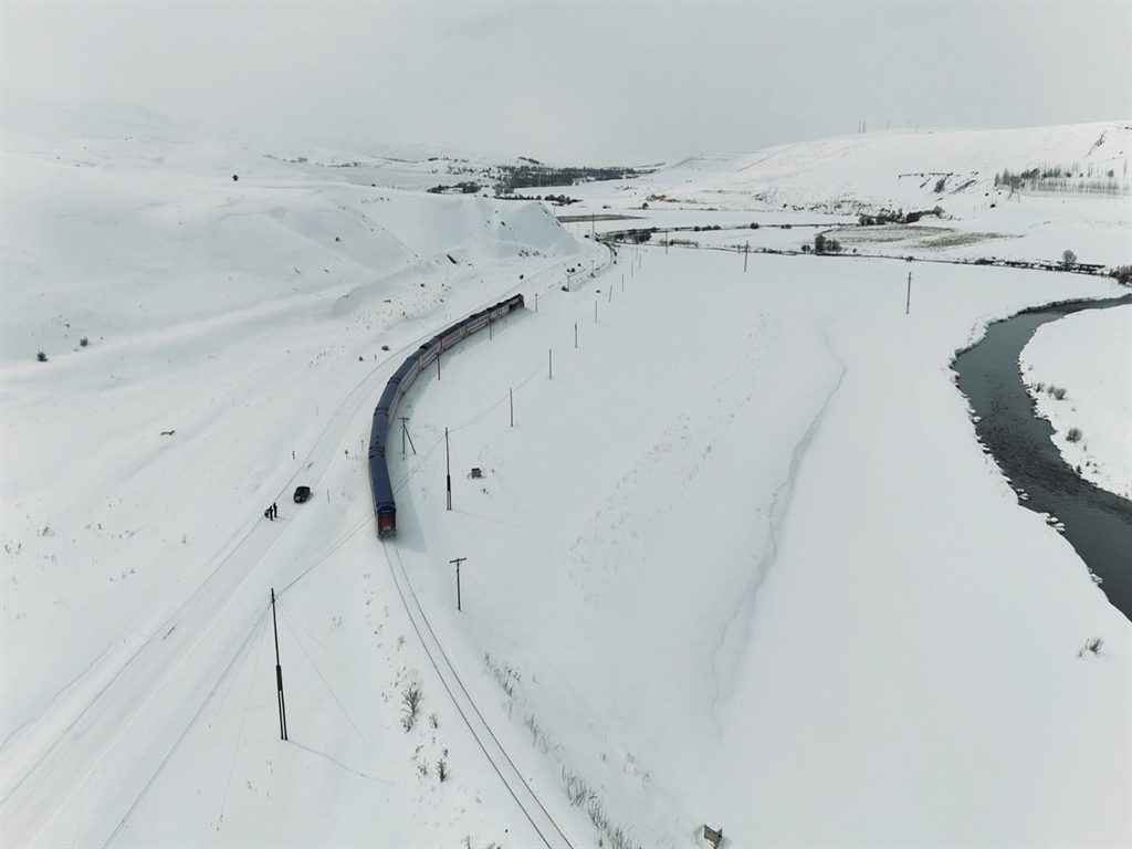 Turistik Doğu Ekspresi'nin Büyüleyici Geçişi Erzurum'da Kaydedildi