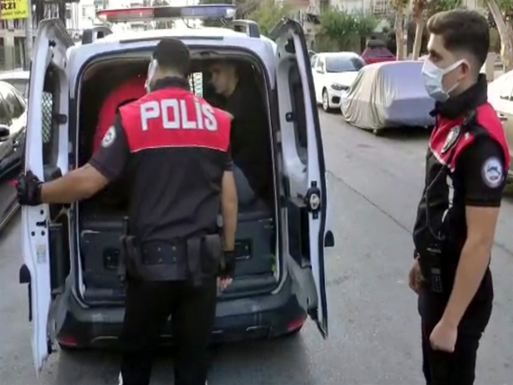 Almanları Dolandıran Şebeke Üyelerine Çifte Ceza Yağdı