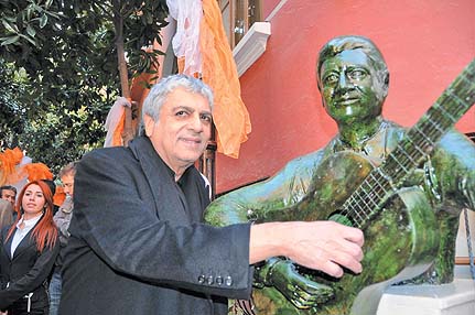 Enrico Macias'ın Tarihçesi ve Müzikal Kariyeri