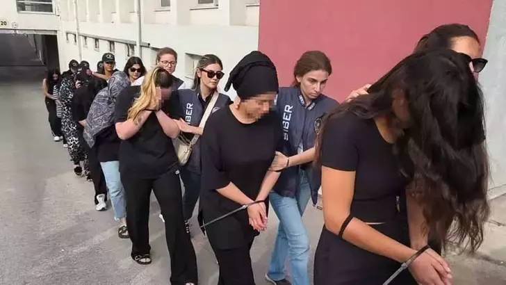 Adana Merkezli Şebekeye Yönelik Operasyon: 33 Şüpheliden 21'i Tutuklandı