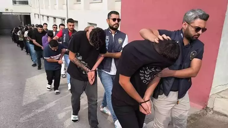 Adana Merkezli Şebekeye Yönelik Operasyon: 33 Şüpheliden 21'i Tutuklandı