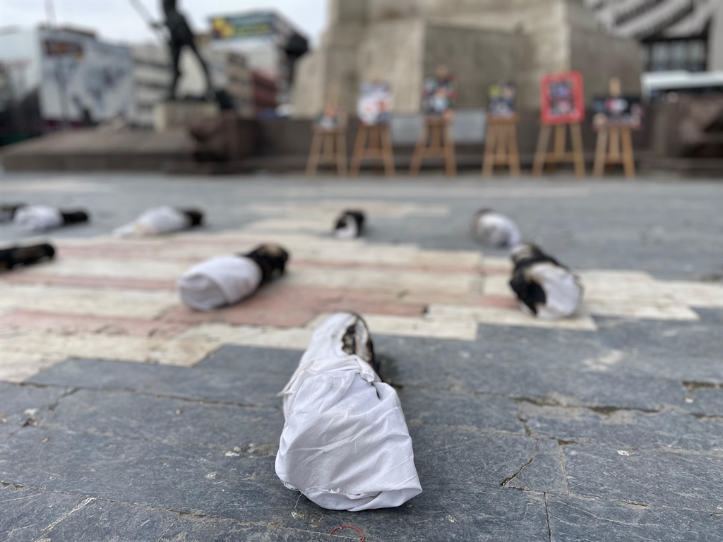 Sanat Eserleriyle Birlikte Savaşın ve İnsanlık Dramının Temsilî Anlatımı