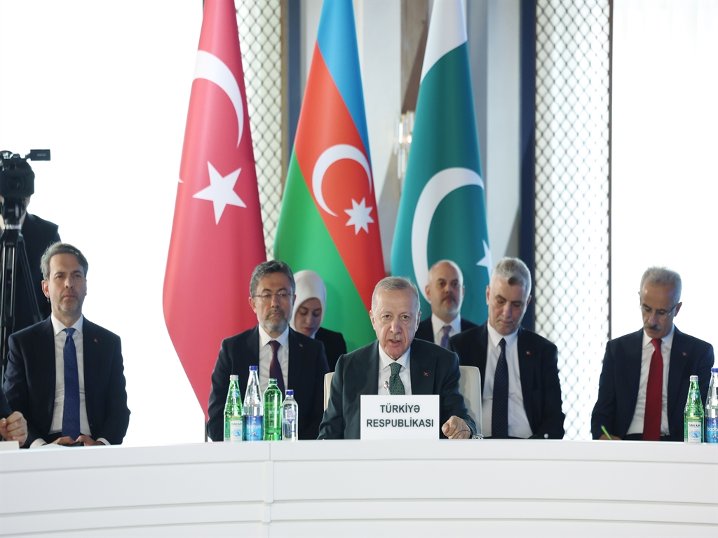 Türkiye-Azerbaycan-Pakistan Üçlü Zirvesi ve Liderlerin Katılımı