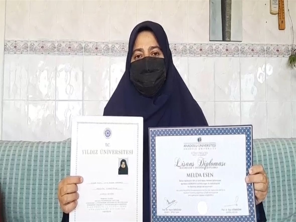 13 Diplomasıyla Çevresine İlham Kaynağı Oluyor