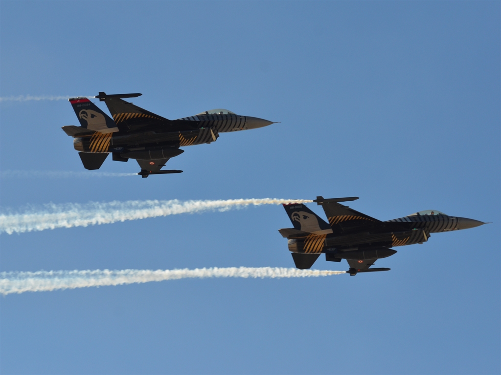 Maysa ve Pars'in Geleceğini Şener Ailesiyle Paylaşan Türkiye'de İlk Kadın Akrobasi Pilotu