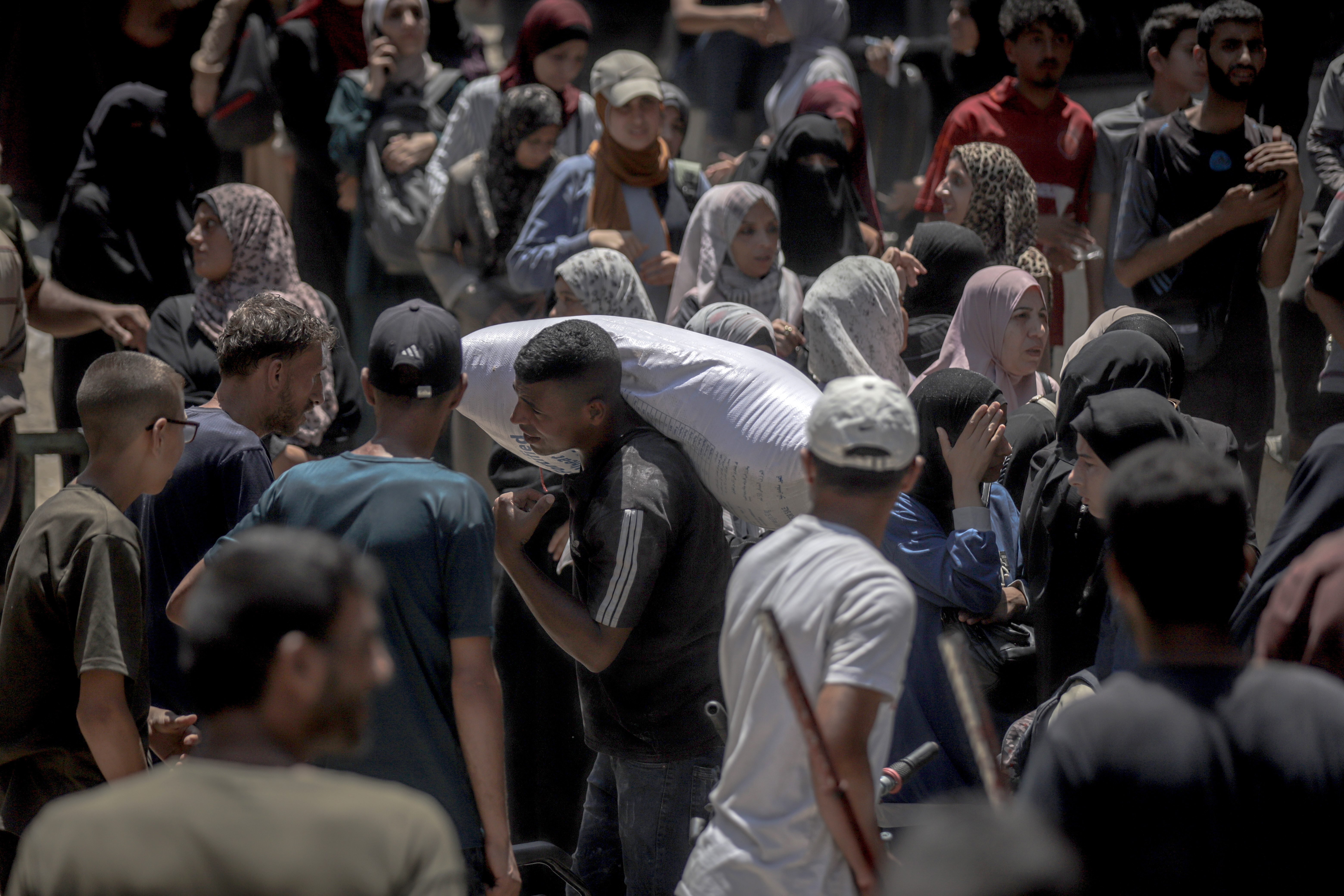 AA-20250626-38395787-38395780-ISRAIL_SALDIRILARI_ALTINDAKI_GAZZEDE_FILISTINLILERE_UN_YARDIMI_YAPILDI