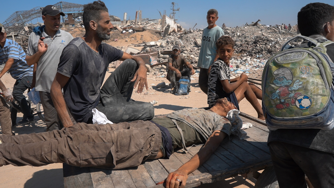 AA-20250801-38724944-38724941-ISRAILIN_ACLIGA_MAHKUM_ETTIGI_GAZZELILER_KISITLI_MIKTARDAKI_UNA_ULASMAK_UZERE_ZIKIMDEKI_YARDIM_DAGITIM_NOKTASINA_GITTI