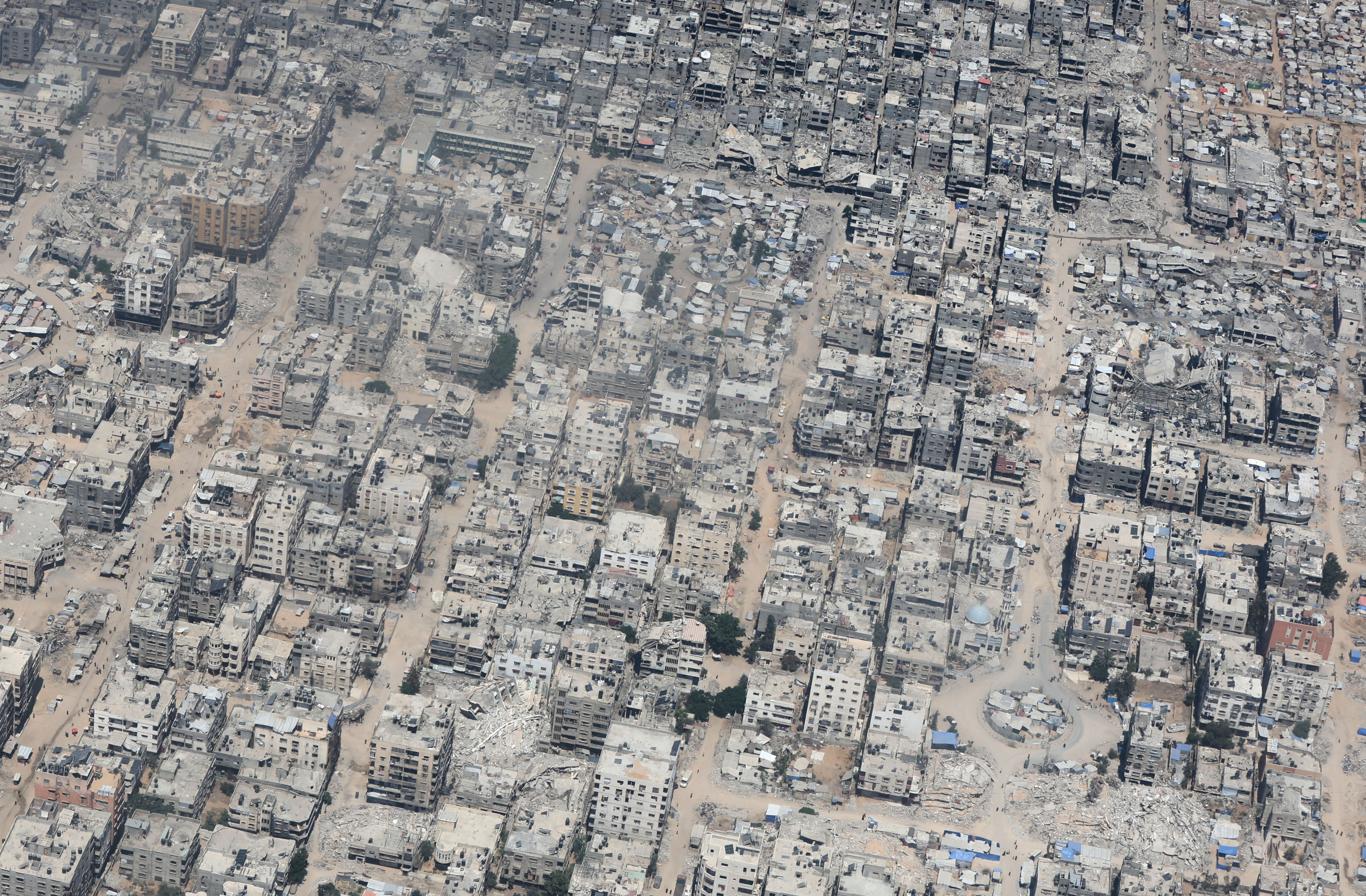 AA-20250806-38760600-38760582-GAZZEYE_HAVADAN_INSANI_YARDIM_MALZEMELERI_INDIRILDI