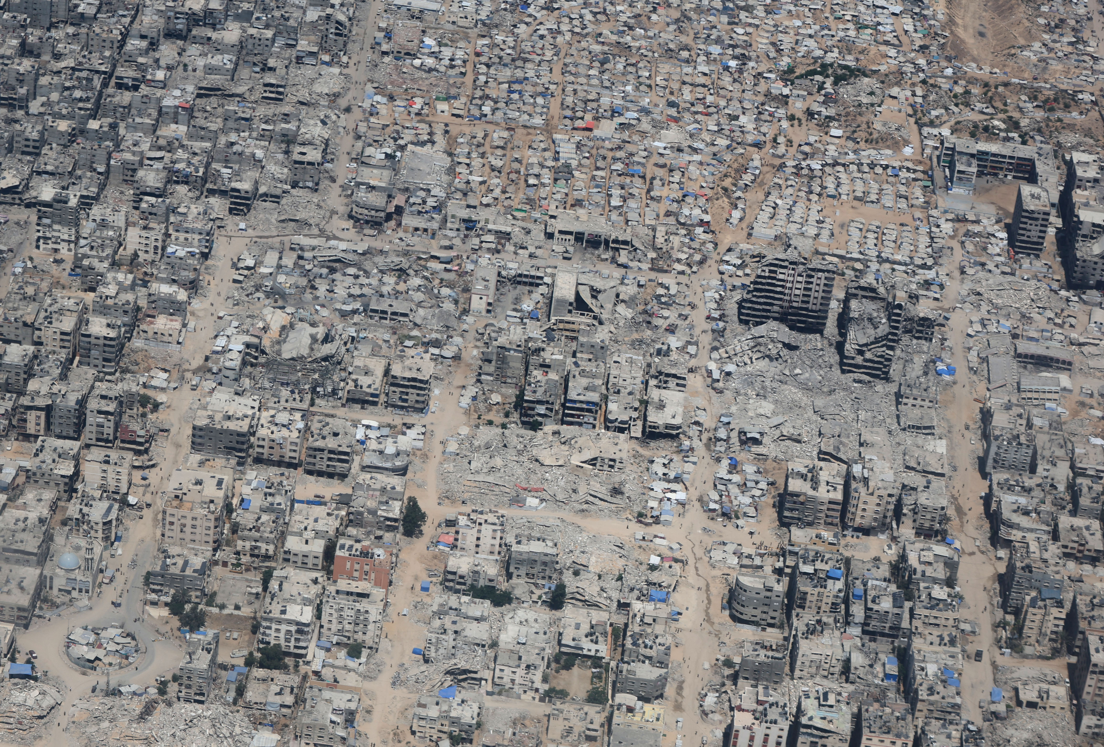 AA-20250806-38760600-38760583-GAZZEYE_HAVADAN_INSANI_YARDIM_MALZEMELERI_INDIRILDI