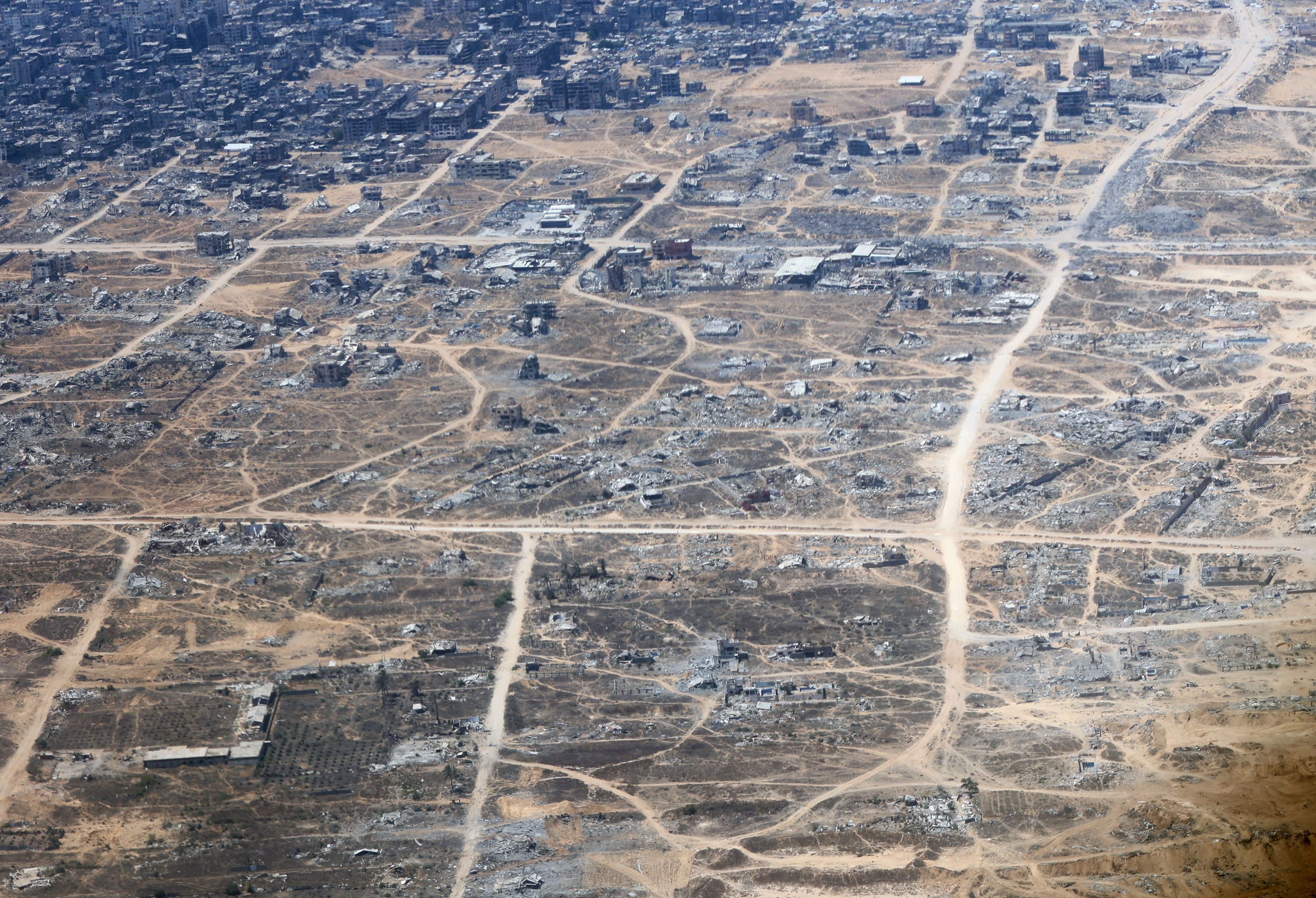 AA-20250806-38760600-38760588-GAZZEYE_HAVADAN_INSANI_YARDIM_MALZEMELERI_INDIRILDI