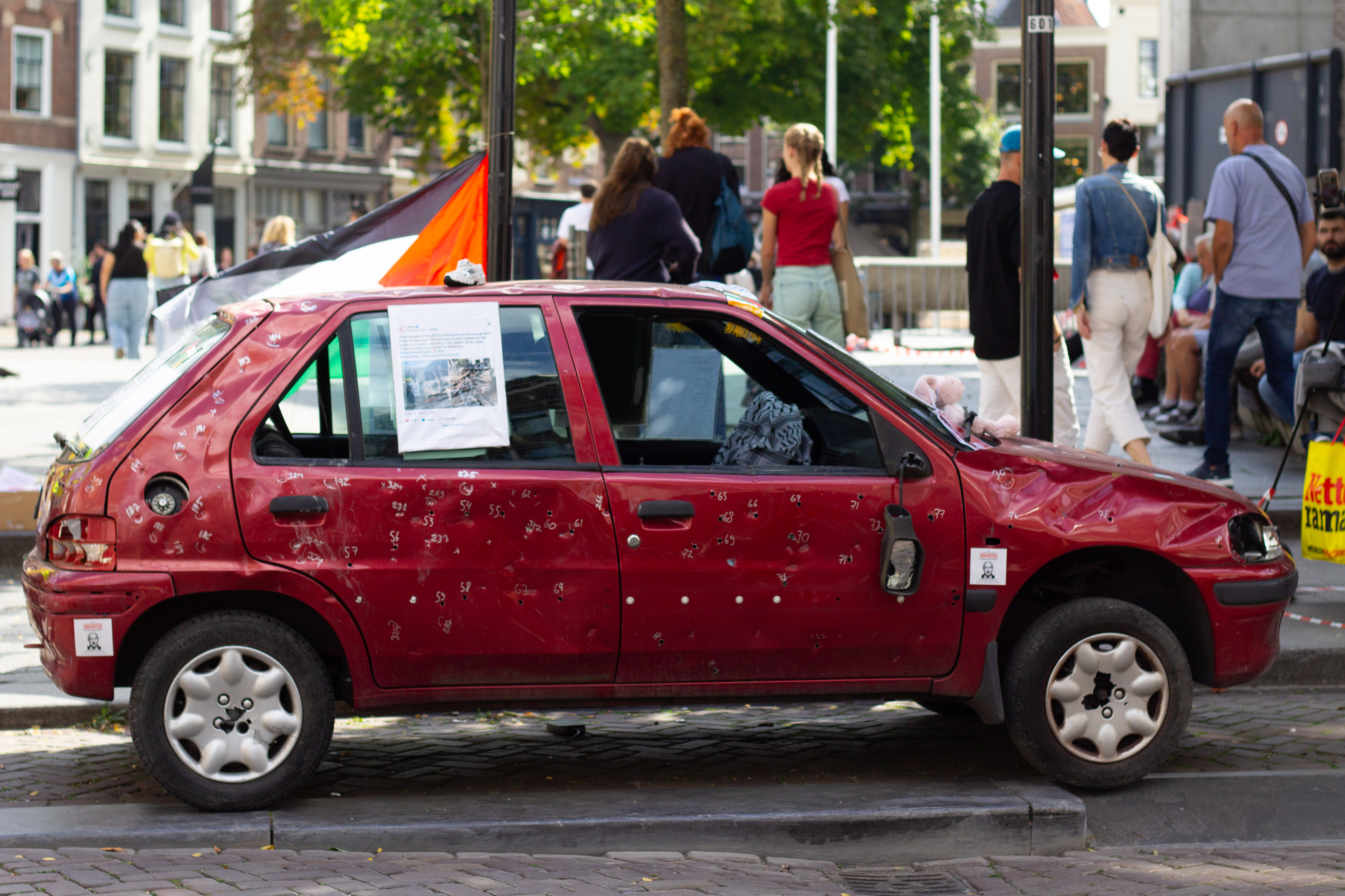 AA-20250830-38969815-38969787-HOLLANDADA_TEMSILI_OLARAK_FILISTINLI_HINDIN_ICINDEYKEN_ISRAIL_TARAFINDAN_OLDURULDUGU_ARAC_SERGILENDI