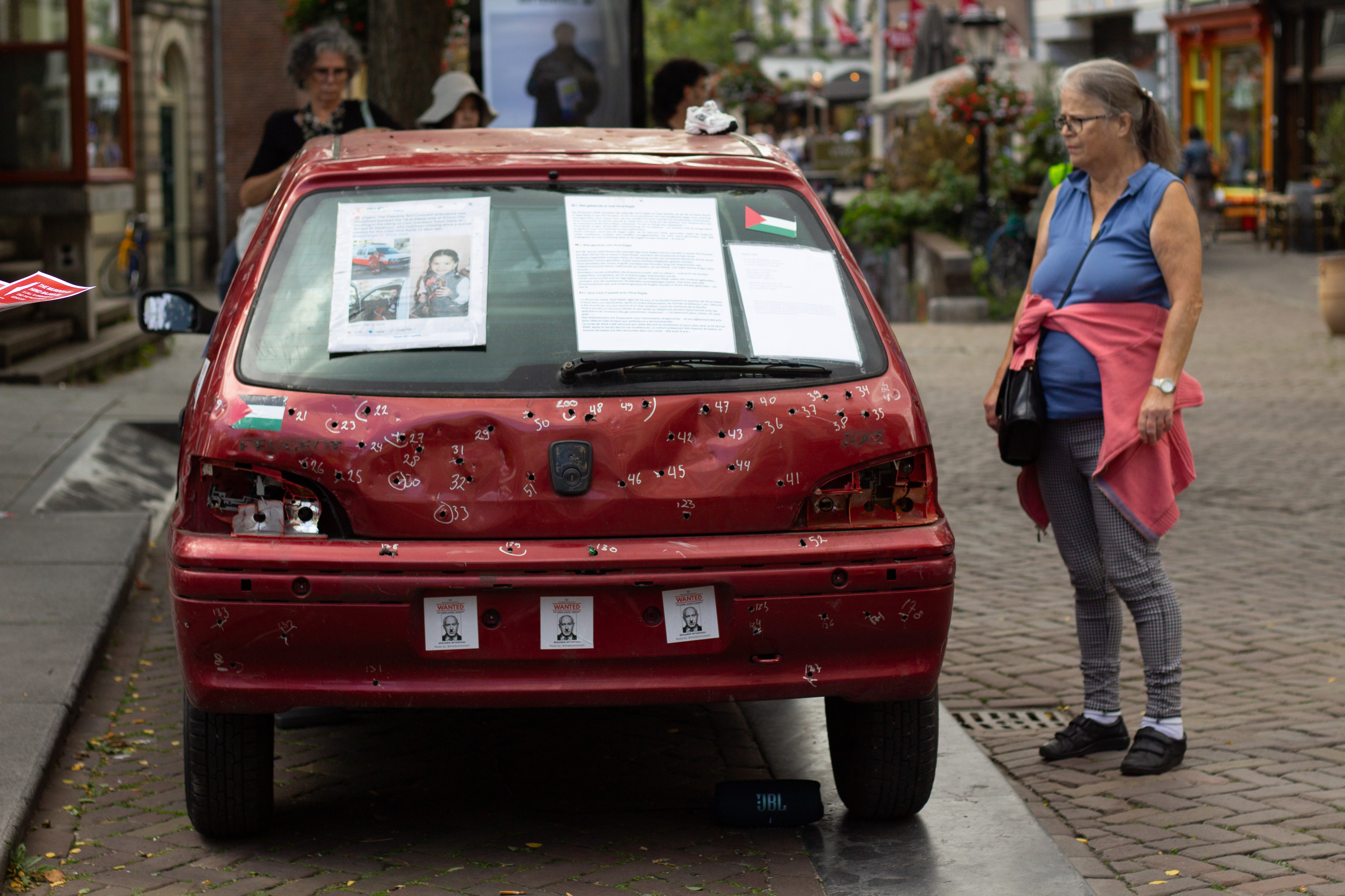 AA-20250830-38969815-38969790-HOLLANDADA_TEMSILI_OLARAK_FILISTINLI_HINDIN_ICINDEYKEN_ISRAIL_TARAFINDAN_OLDURULDUGU_ARAC_SERGILENDI