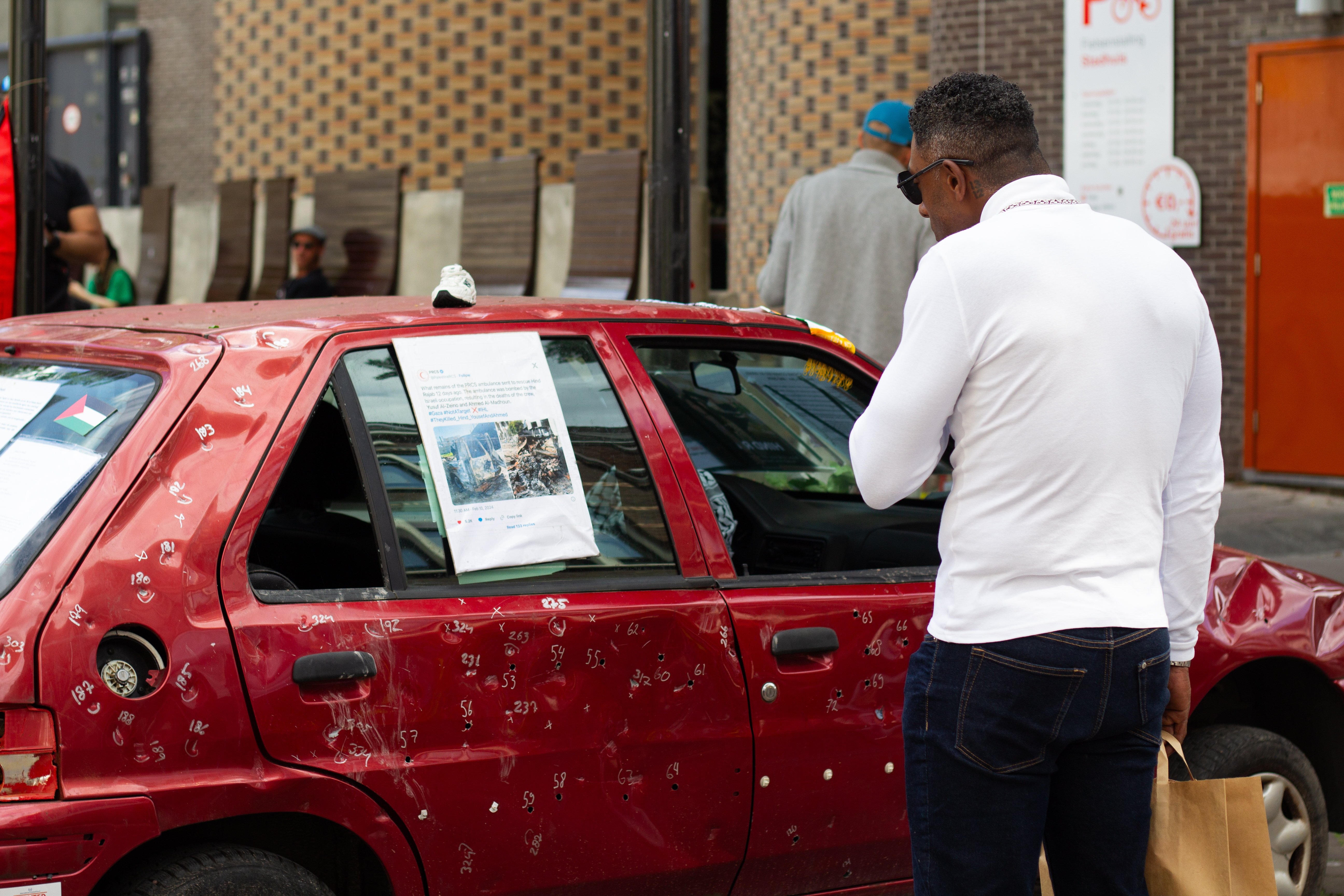 AA-20250830-38969815-38969797-HOLLANDADA_TEMSILI_OLARAK_FILISTINLI_HINDIN_ICINDEYKEN_ISRAIL_TARAFINDAN_OLDURULDUGU_ARAC_SERGILENDI