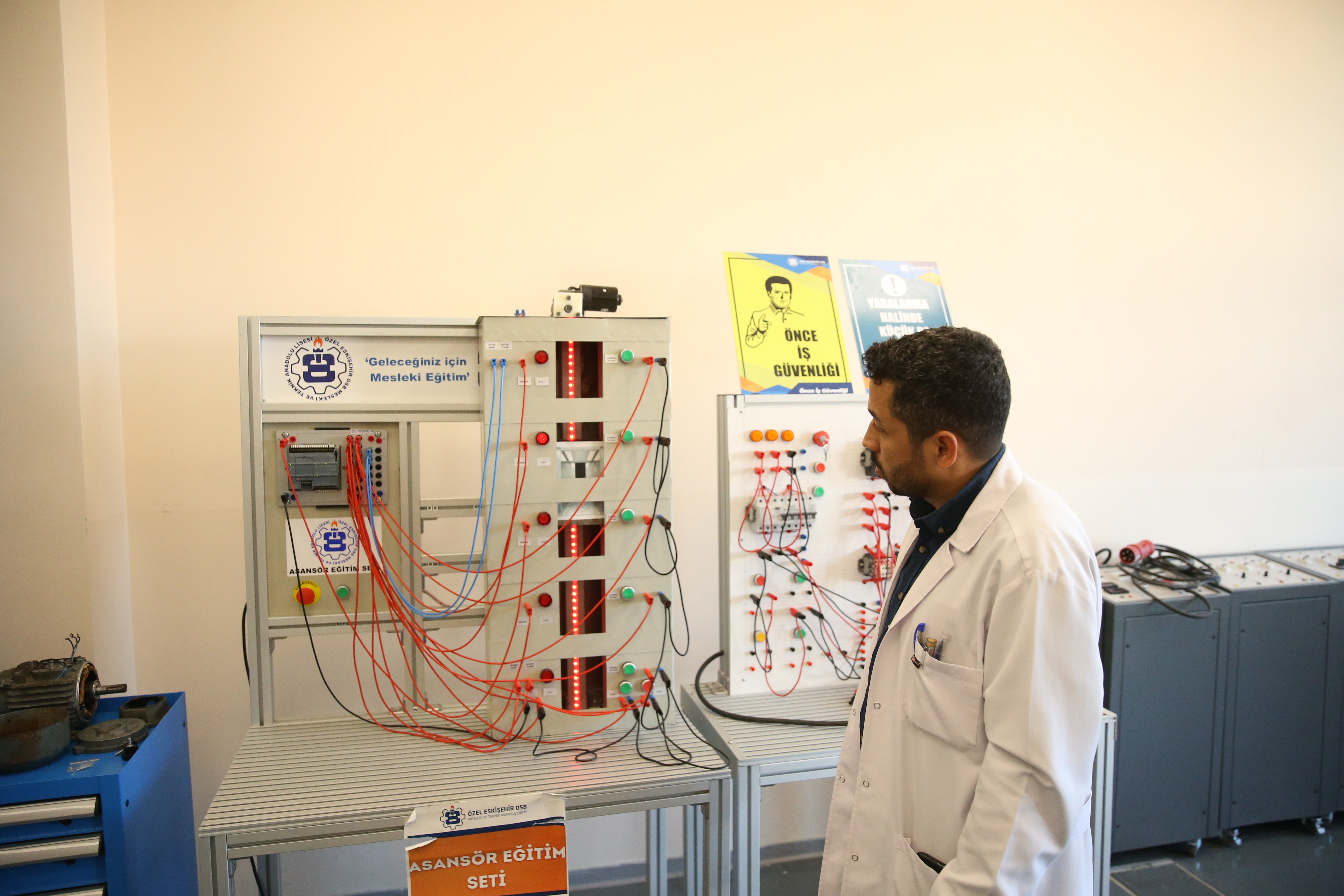 AA-20251006-39324302-39324298-TEKNOFEST_2025_BIRINCISI_MESLEK_LISELILER_YENI_BASARILAR_PESINDE